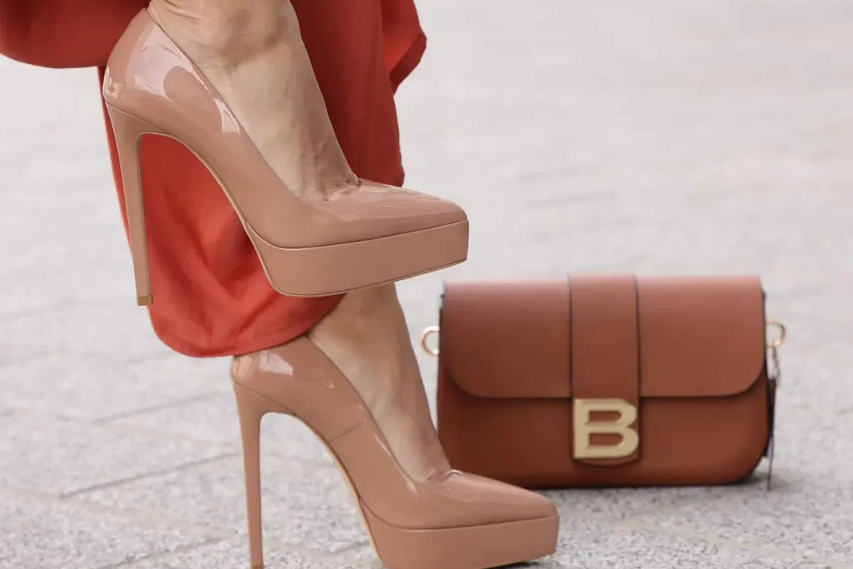 Obuća kao Svedok Vremena: Putovanje Kroz Dekade Stila - Obuća Monah