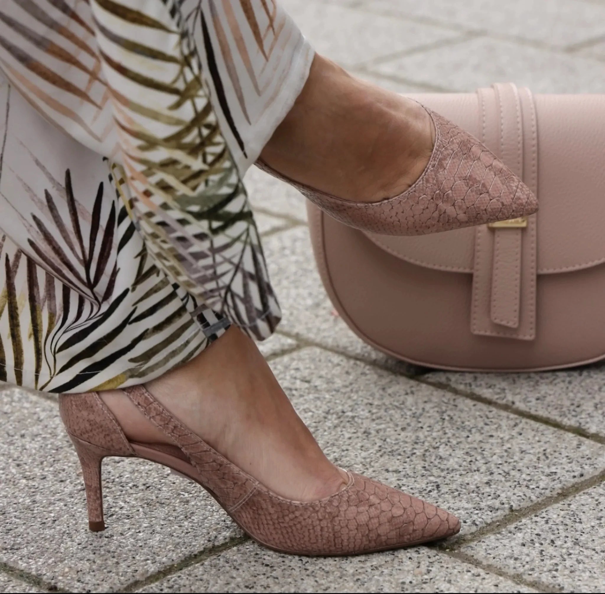Capelli Rossi 100500 peščano smeđa on foot