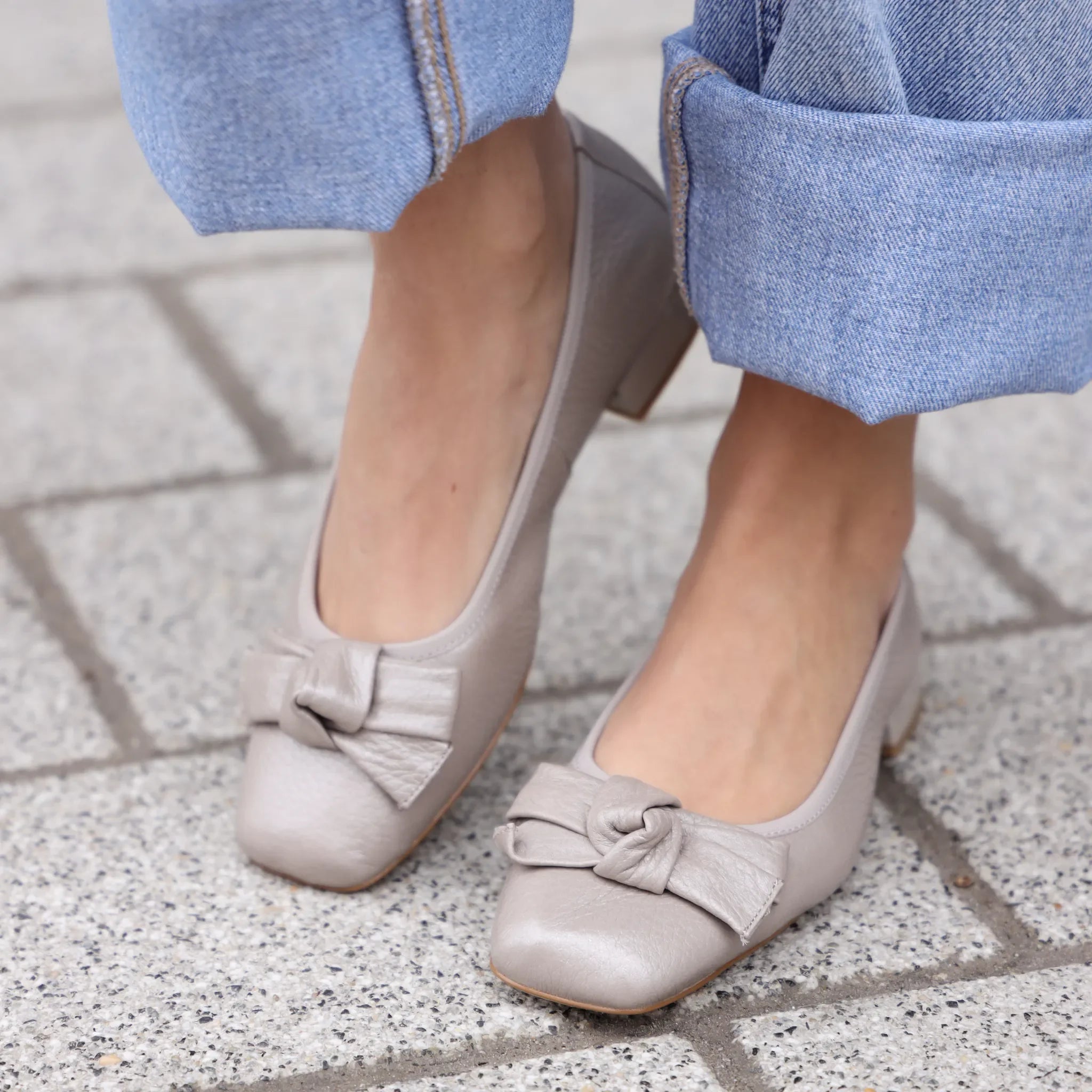 Caprice 22105 sedef on foot