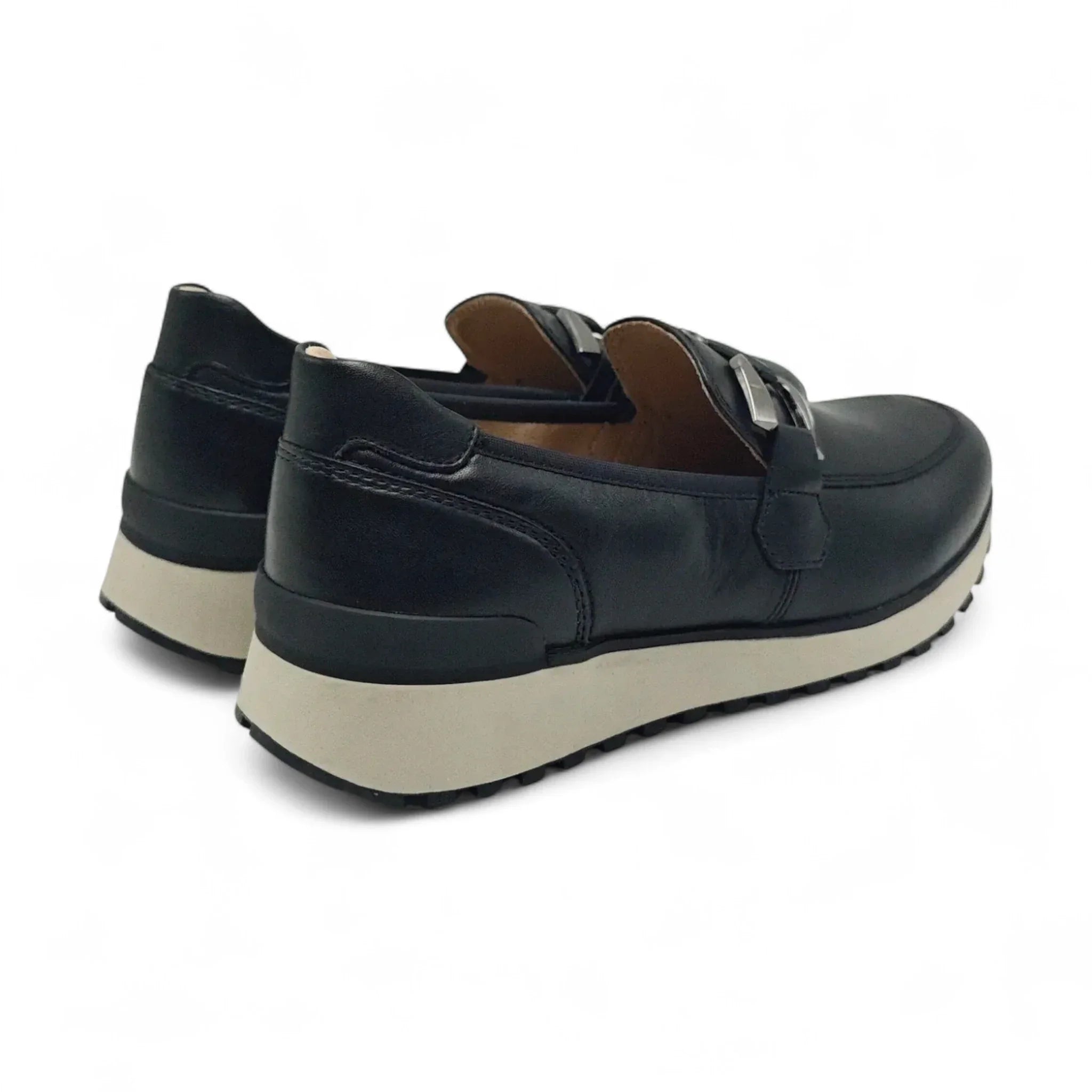 Caprice 24700 crna pogled straga