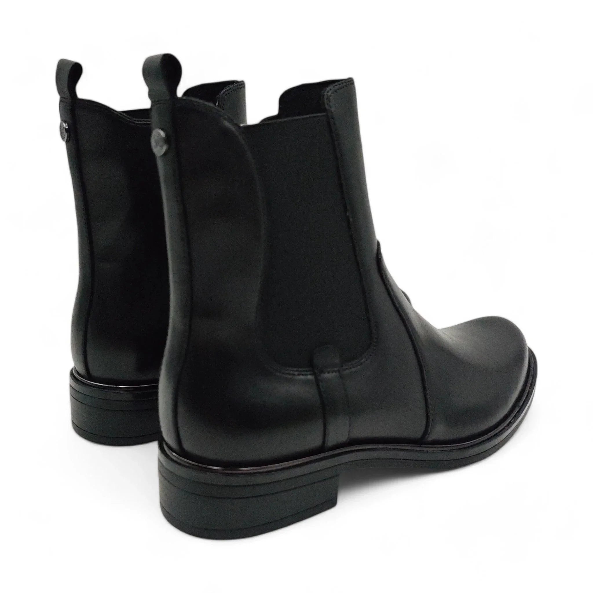 Caprice 25304 crna pogled straga