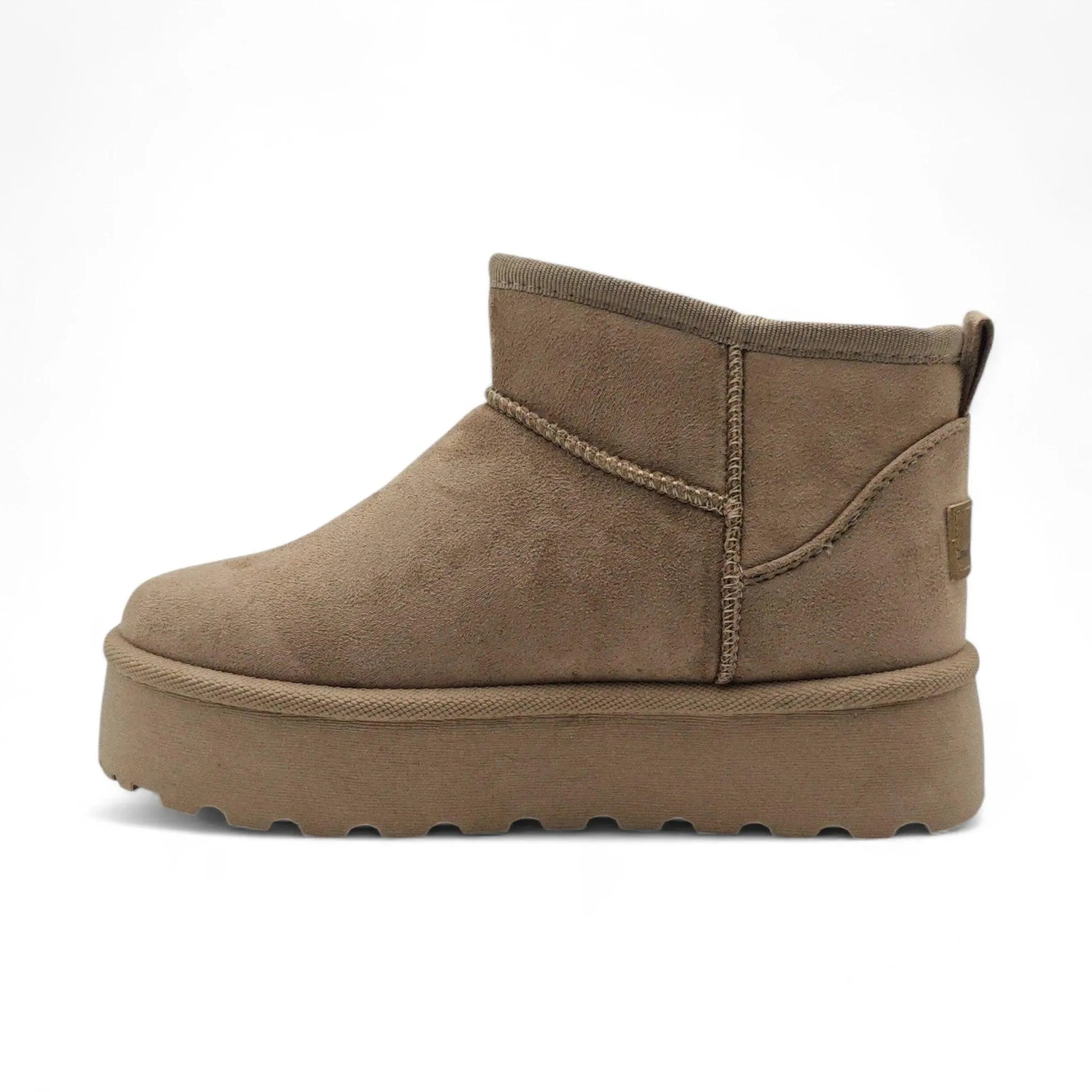 Emelie Strandberg 10 taupe pogled levo