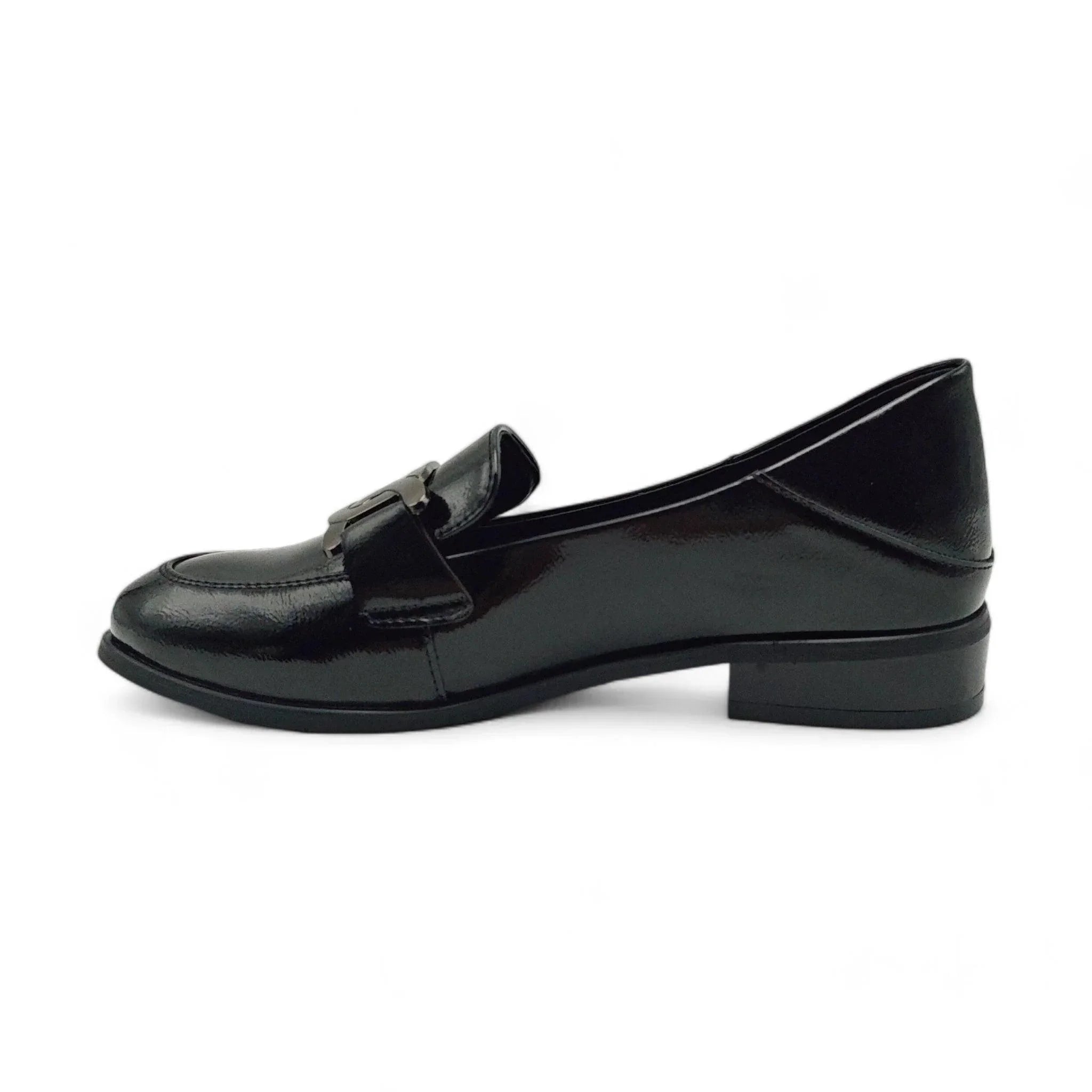 Emelie Strandberg 2345 crni lak pogled levo