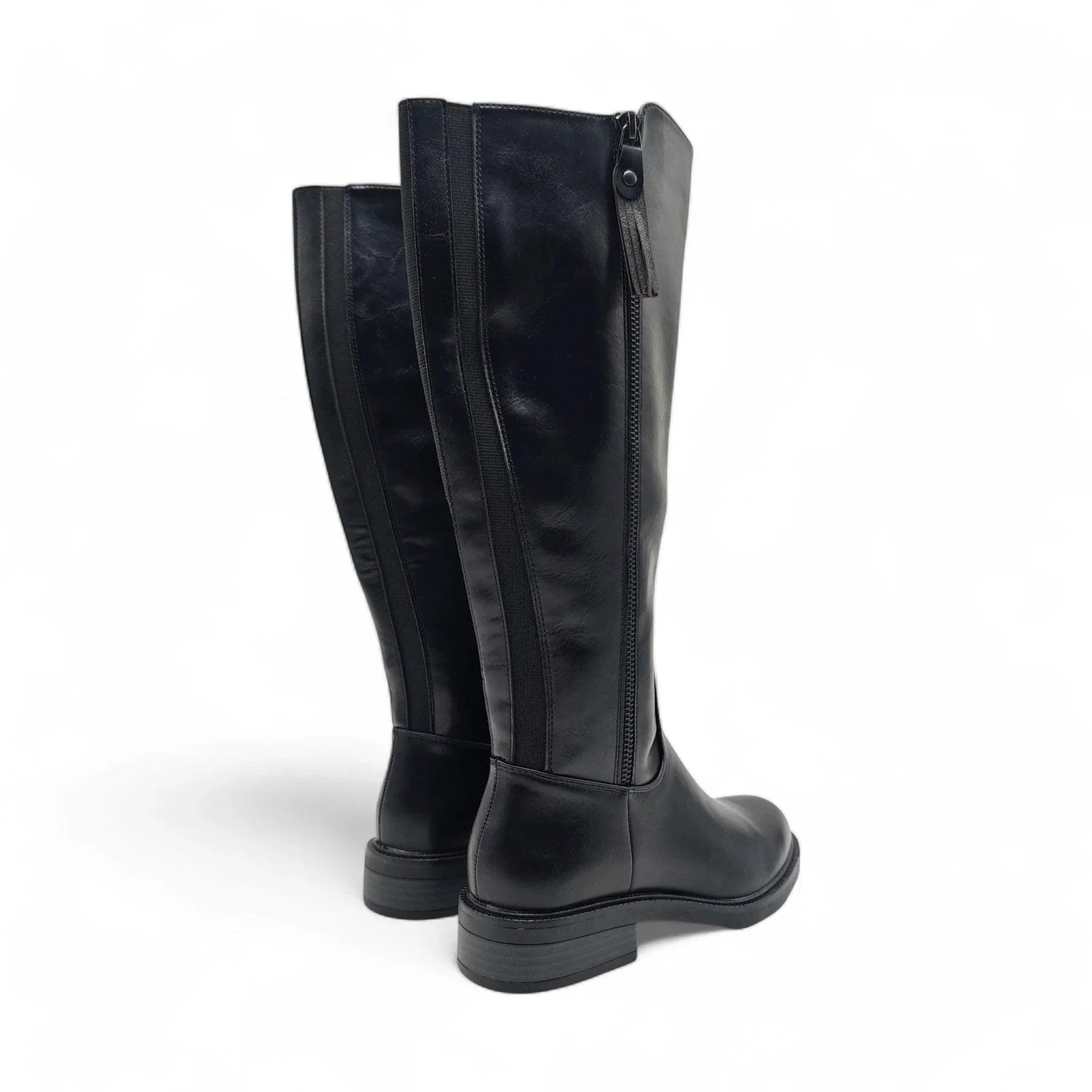 Emelie Strandberg 2450 crna pogled straga