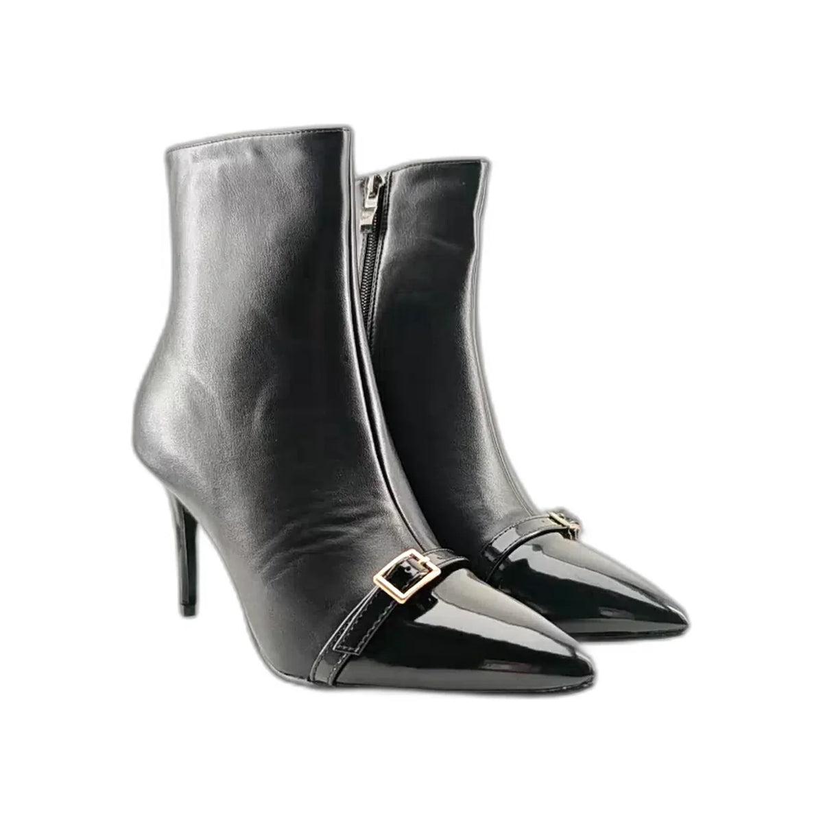 Emelie Strandberg 487 crna pogled spreda