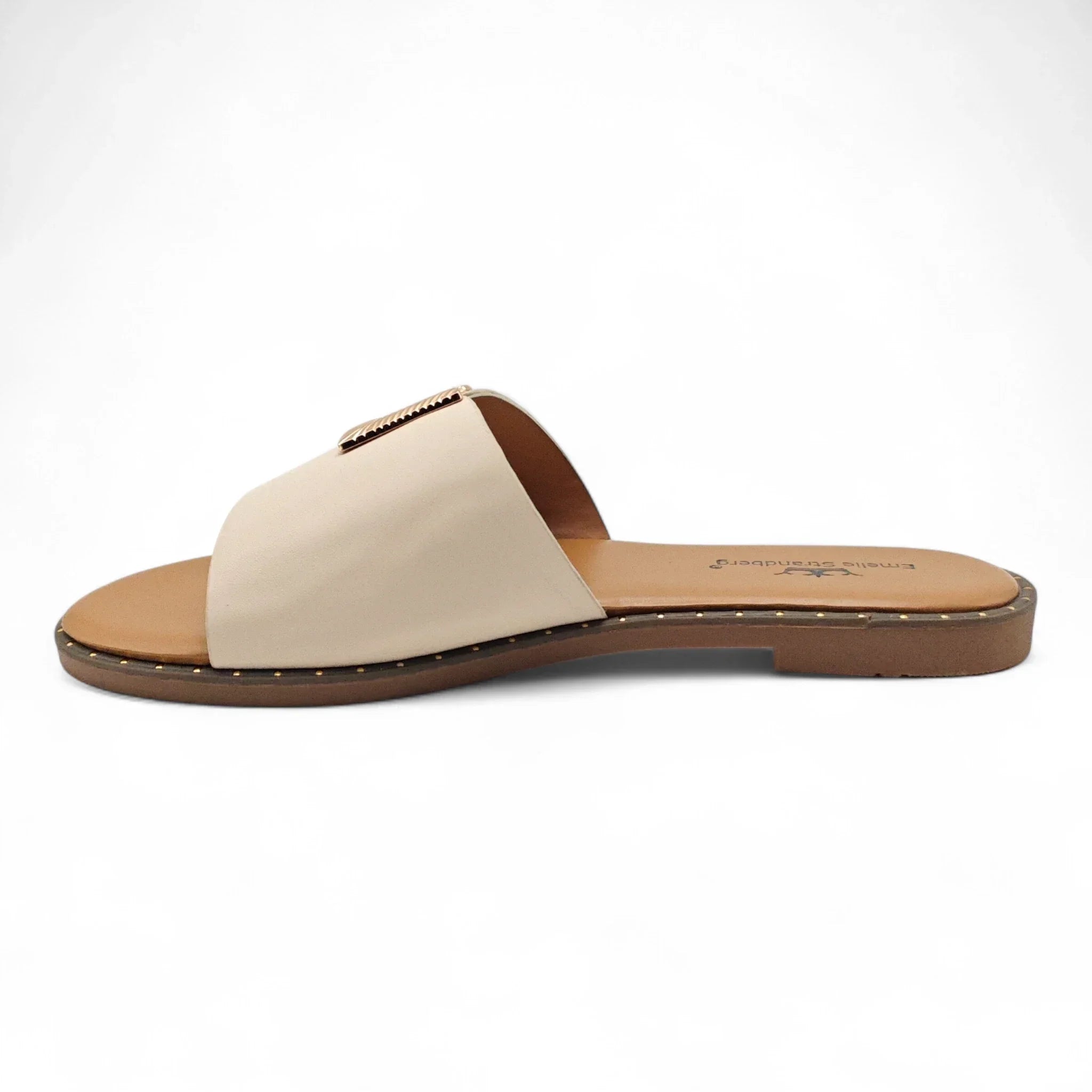 Emelie Strandberg 186 bež pogled levo