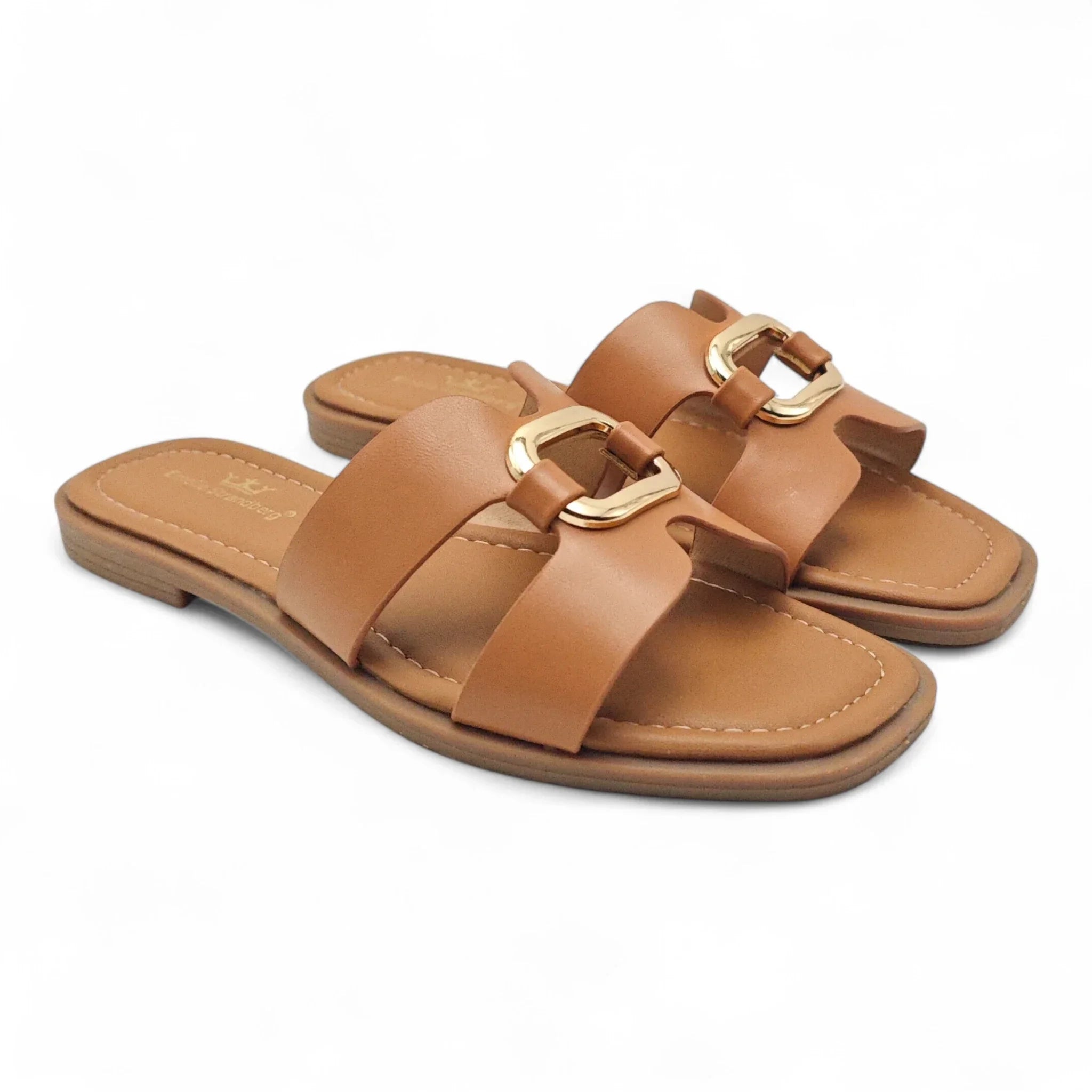 Emelie Strandberg 2586 smeđa pogled spreda