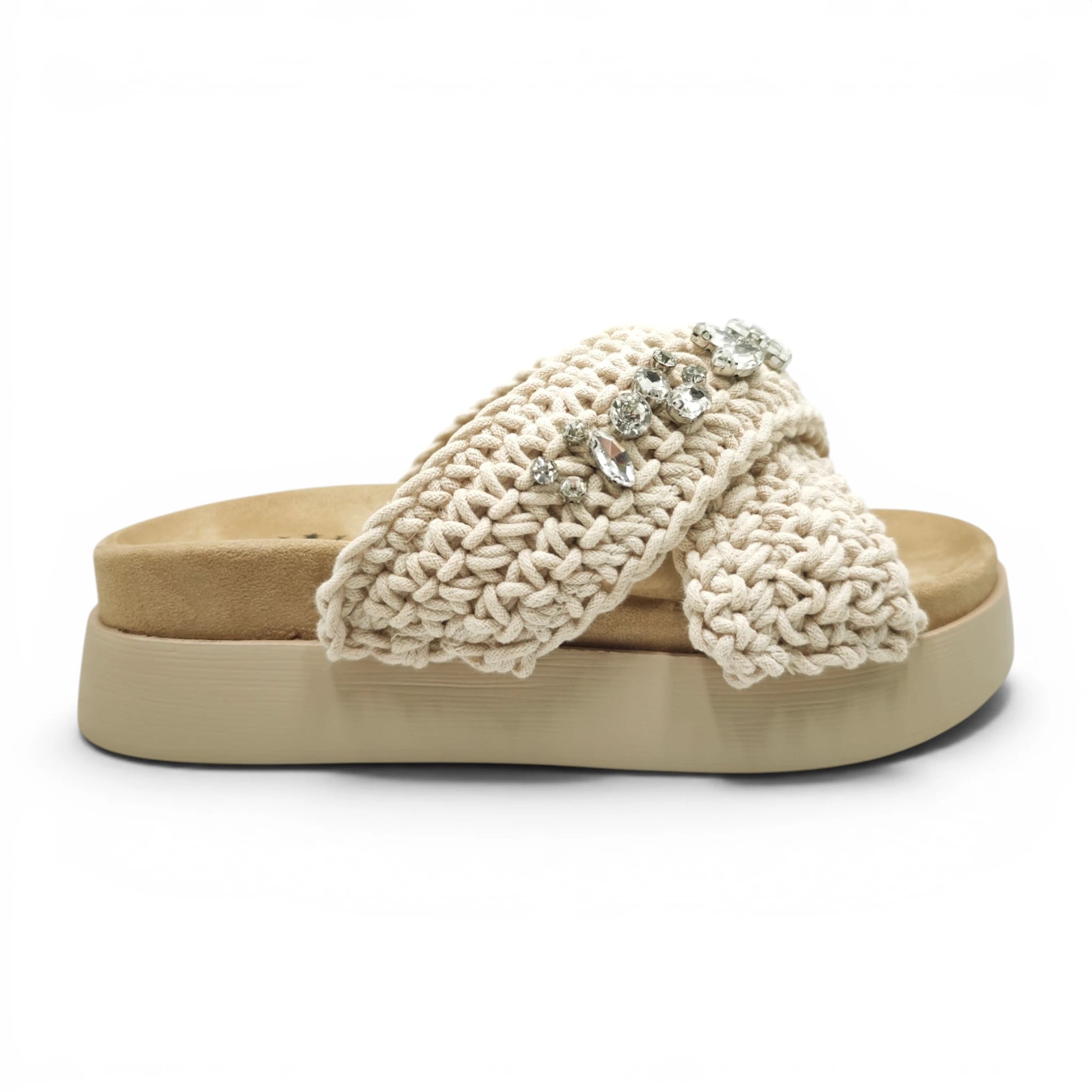 Emelie Strandberg 1268 alabaster pogled desno