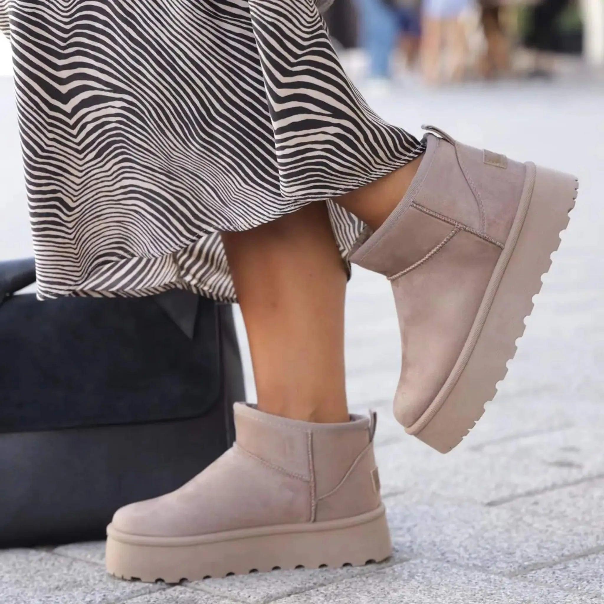 Emelie Strandberg UGG šunjalice ravne gležnjače na navlačenje 10 - Obuća Monah