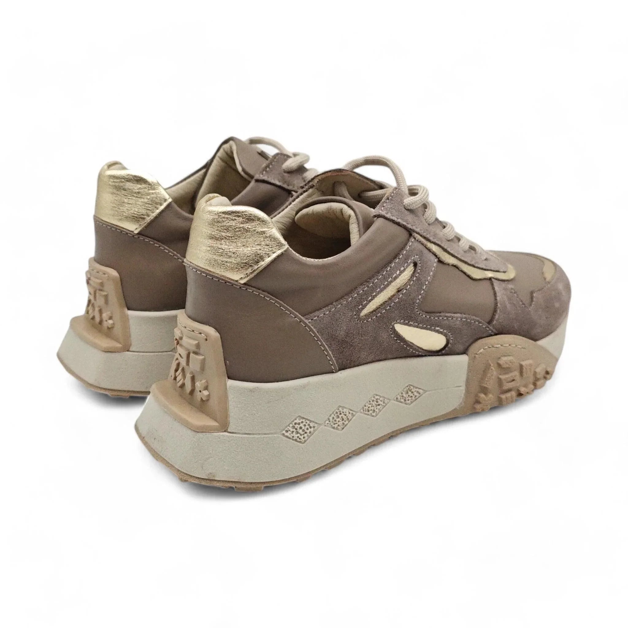 Ilke 4106 taupe pogled straga