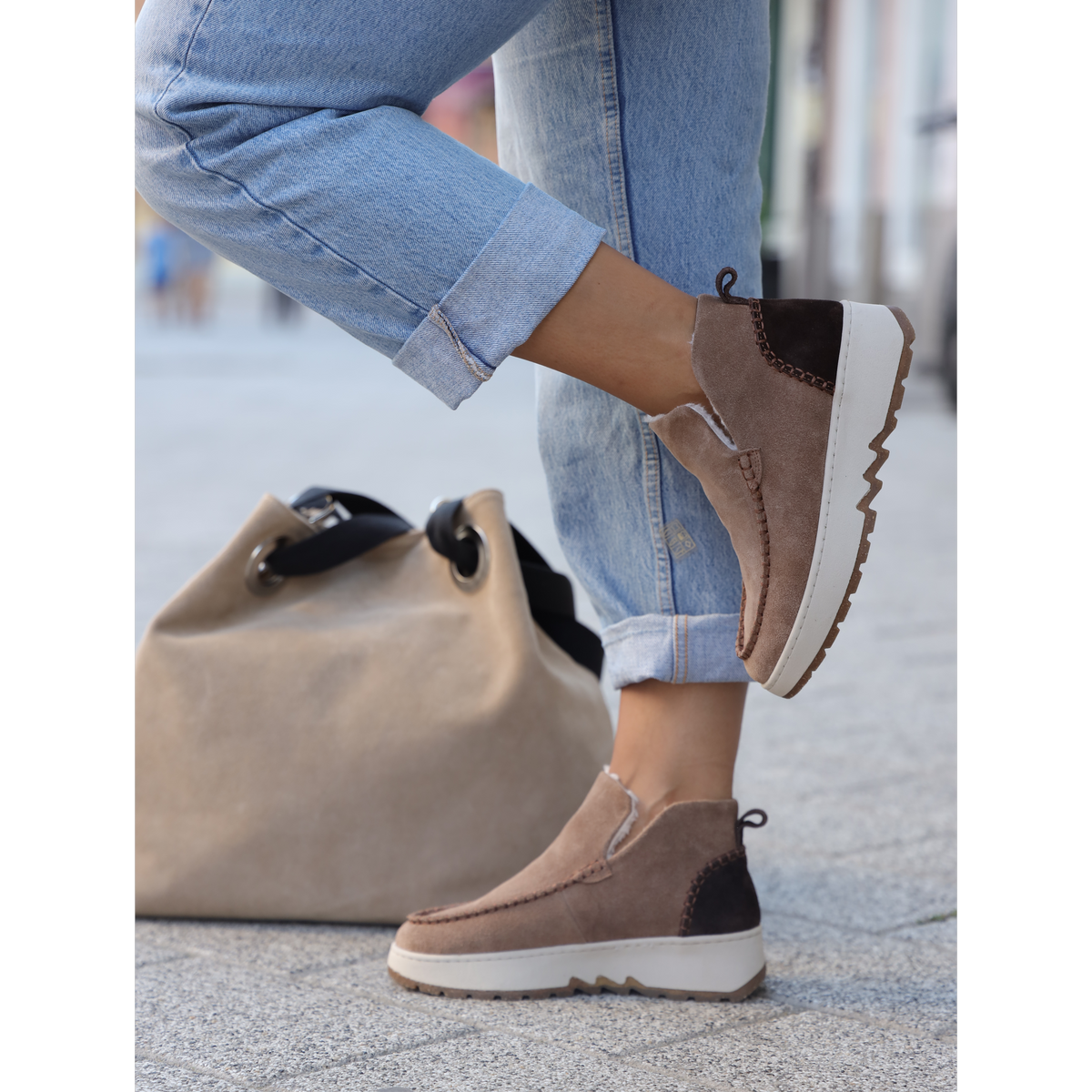 Invento 03911 taupe on foot