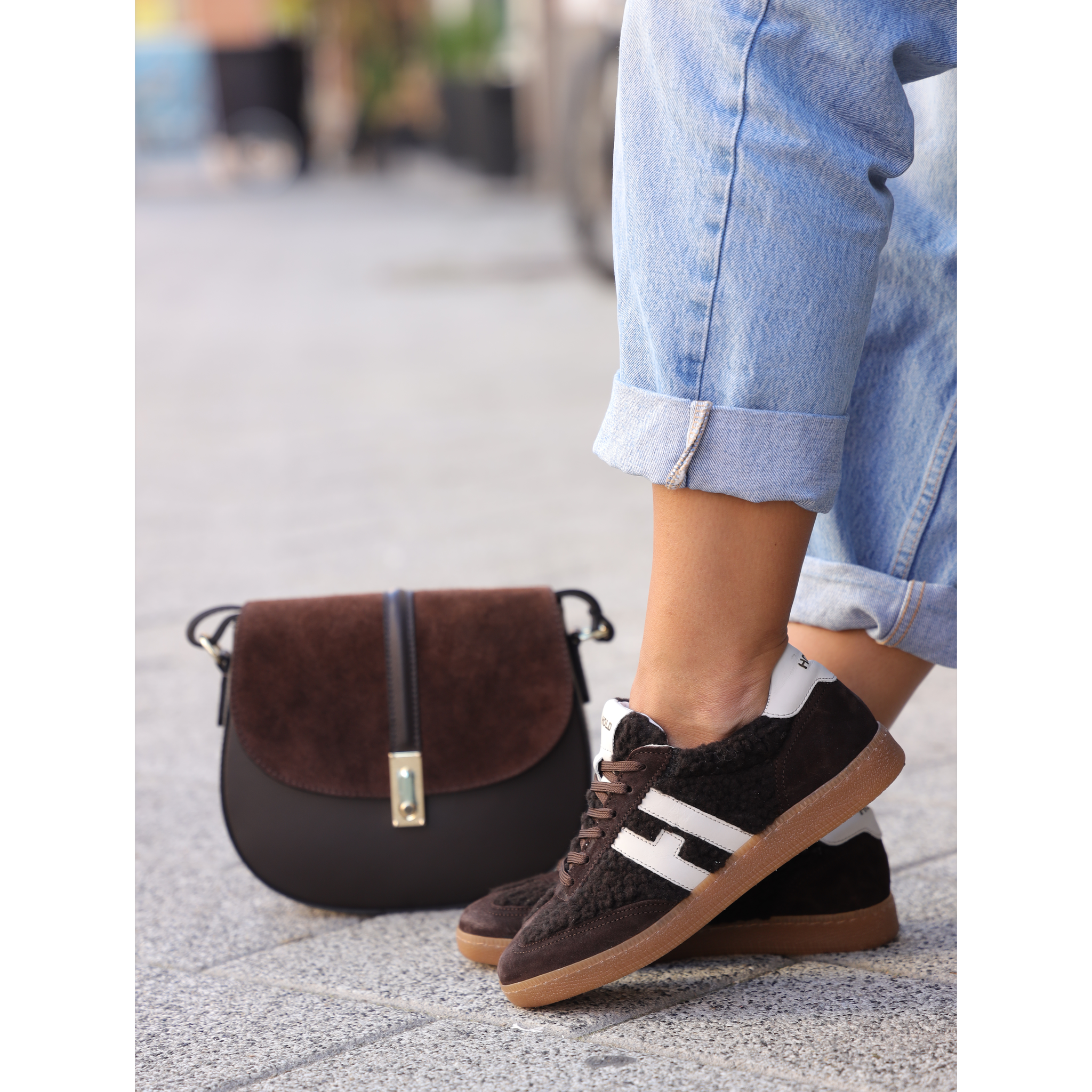 Invento 111043 braon on foot