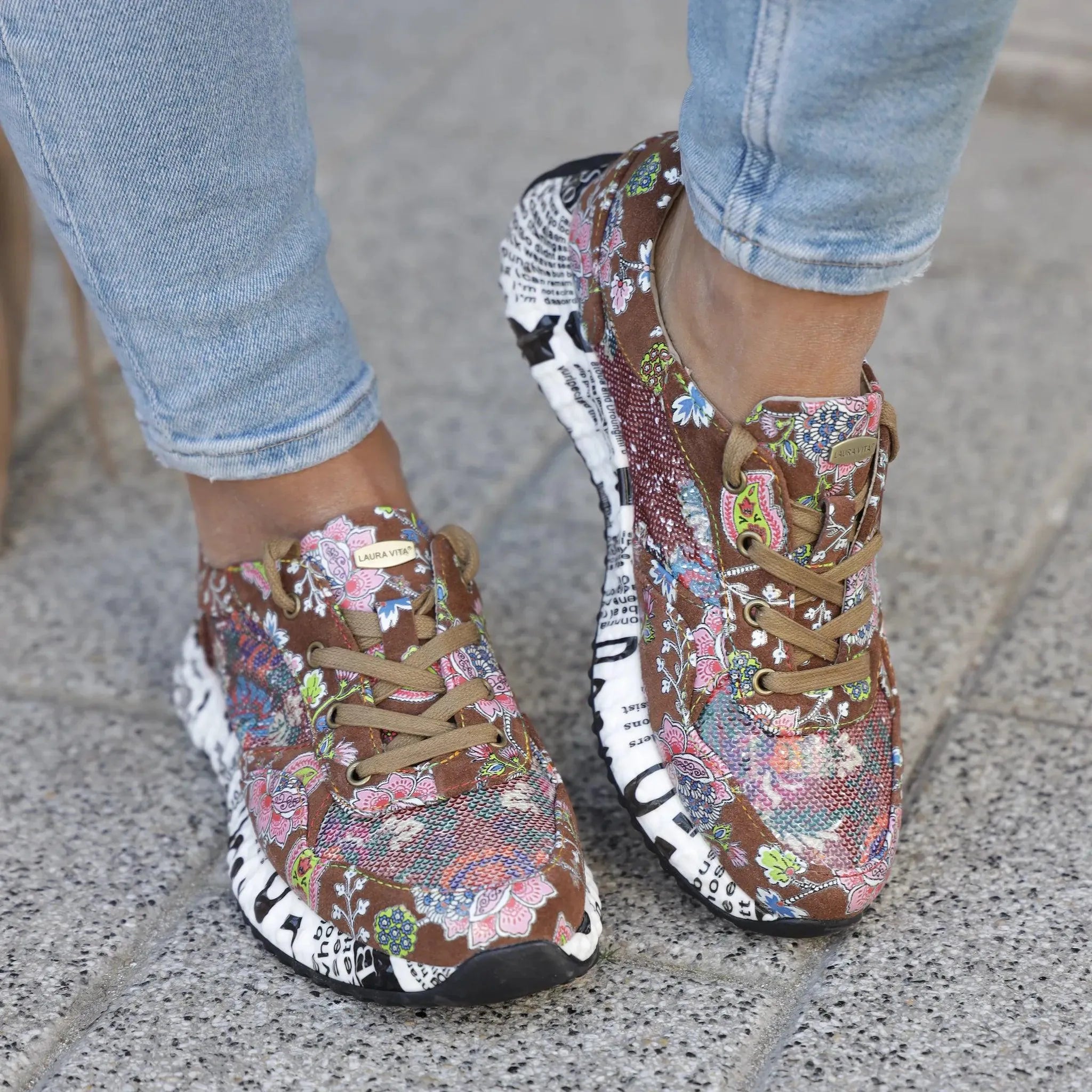 Laura Vita 6467 smeđa on foot