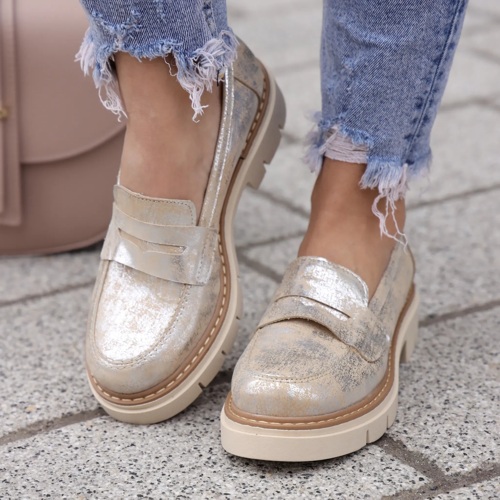 Moda Pelle 1610 zlatna on foot