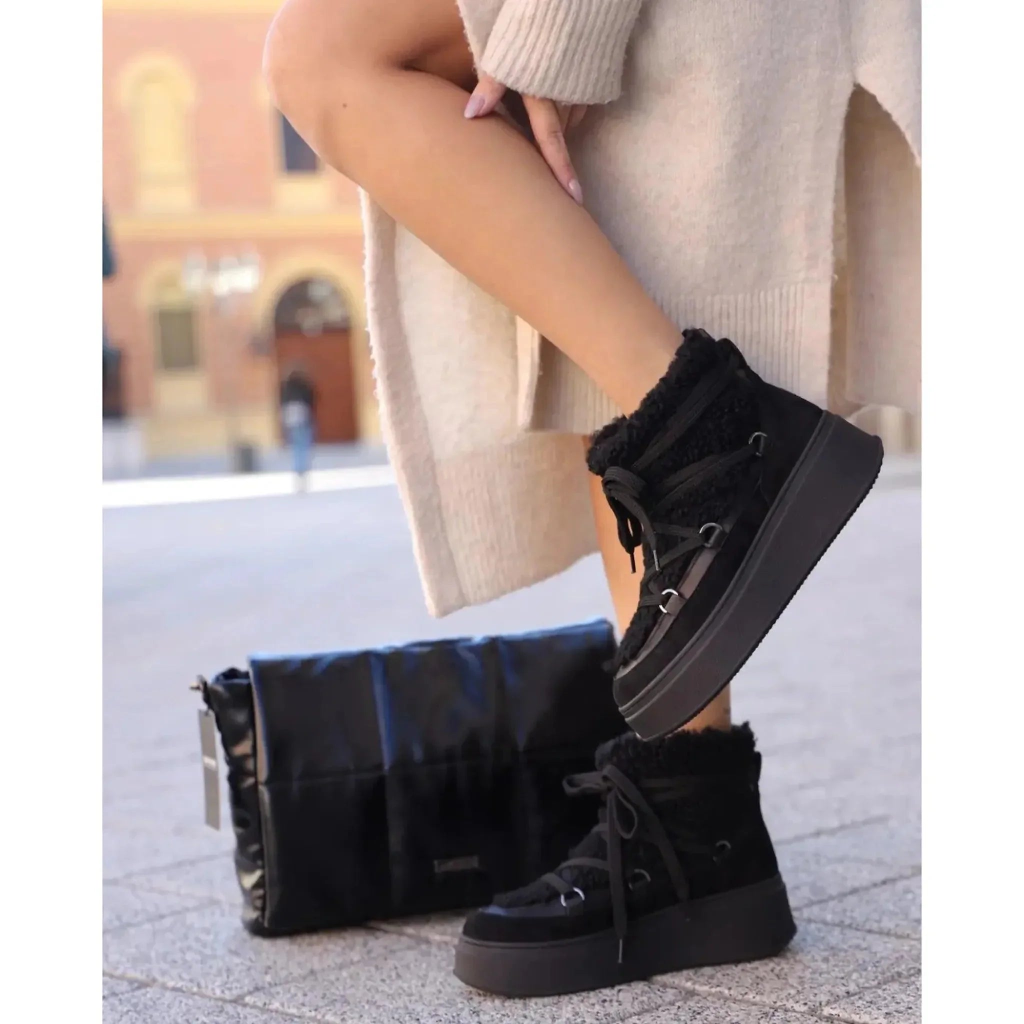 Noa Noir 1086 crna on foot