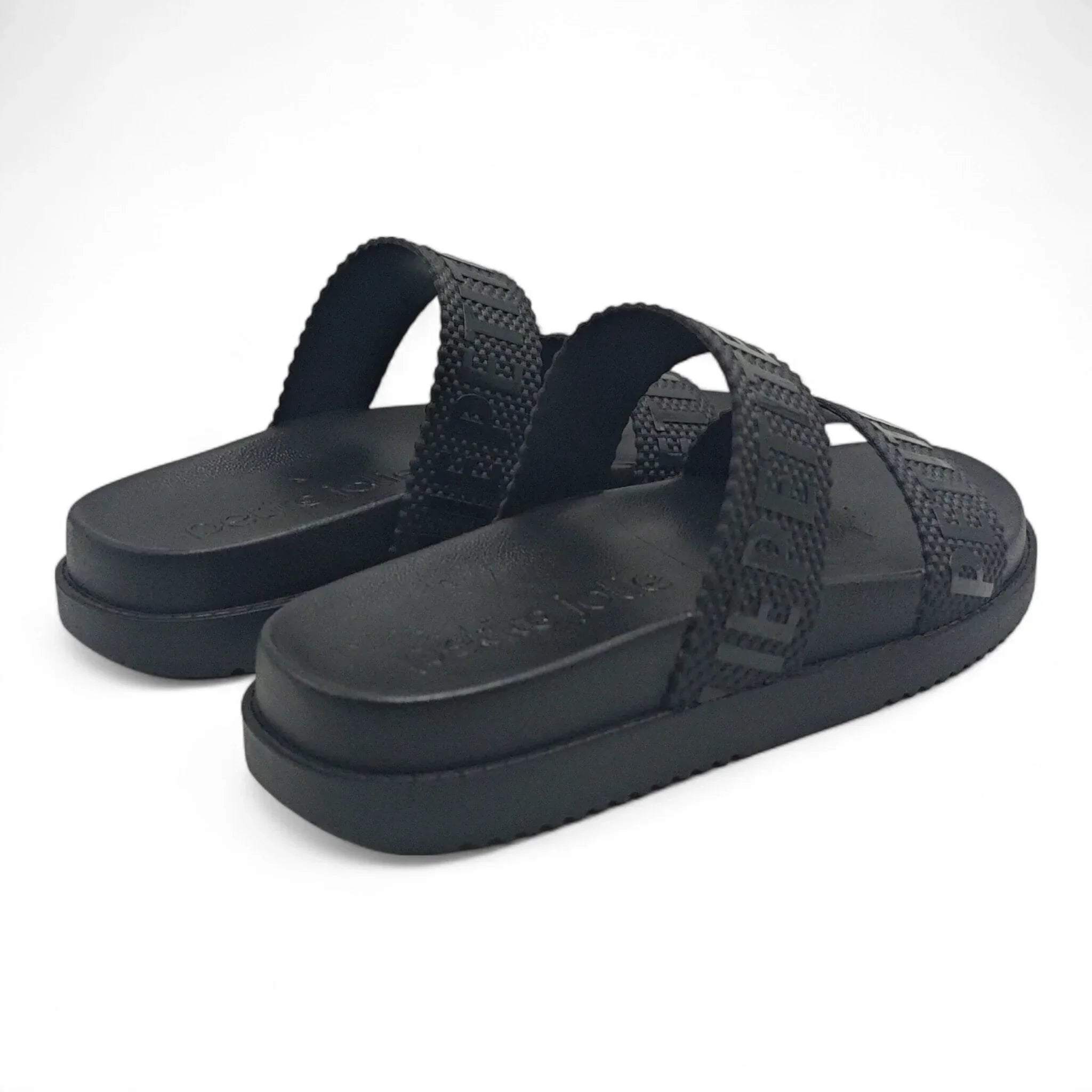 Petite Jolie 7310 crna pogled straga