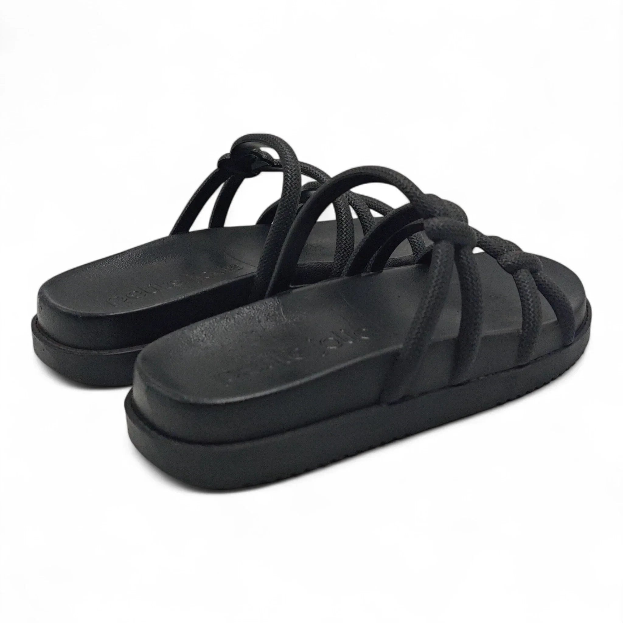 Petite Jolie 7065 crna pogled straga