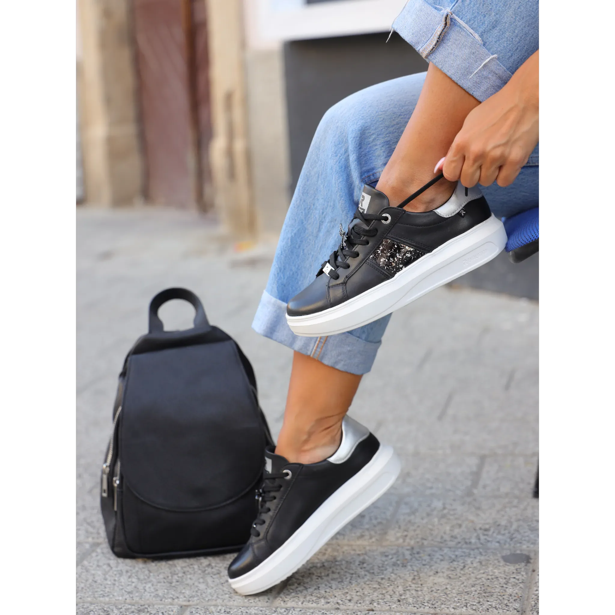 Rieker 1202 srebrna on foot 01