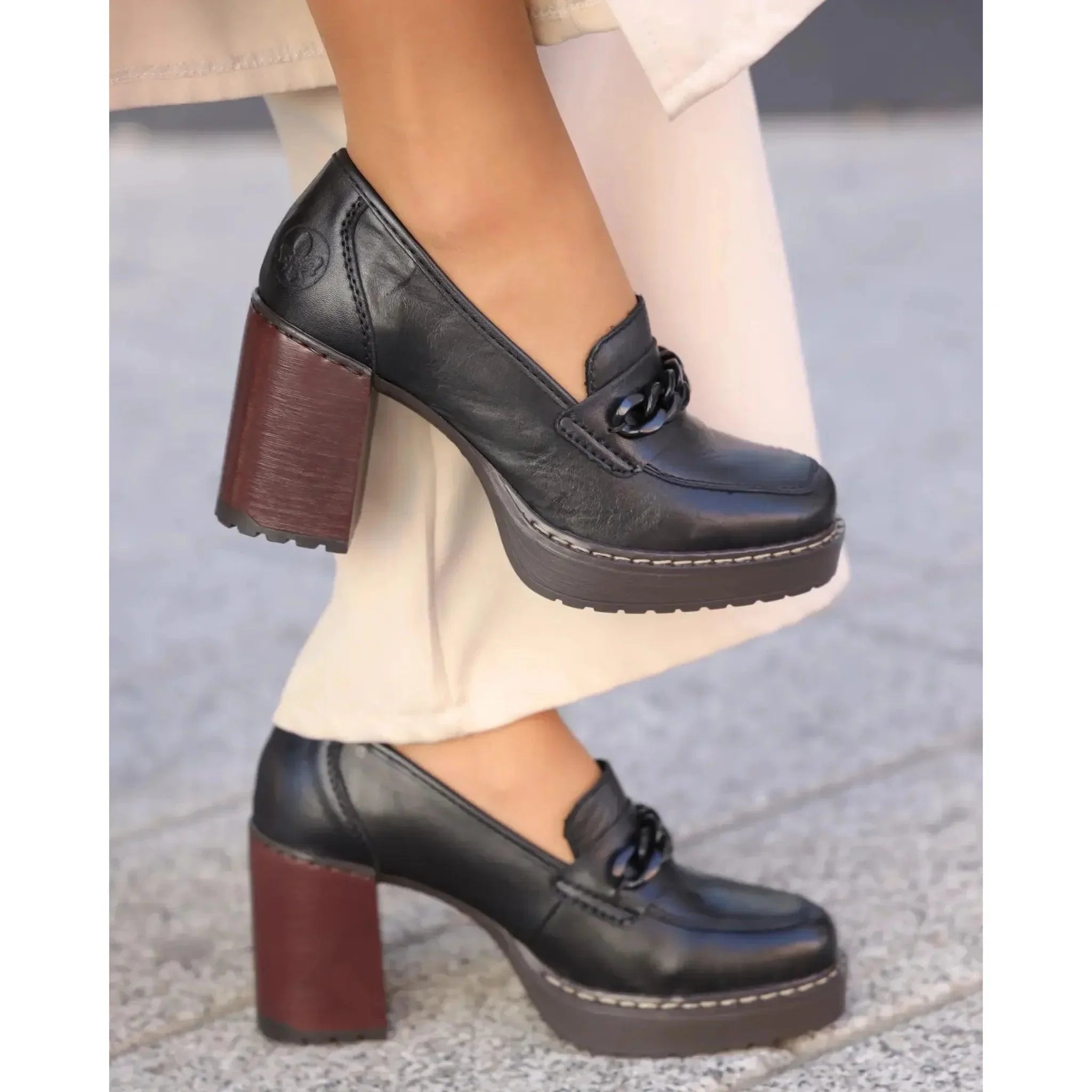 Rieker 4150 crna on foot