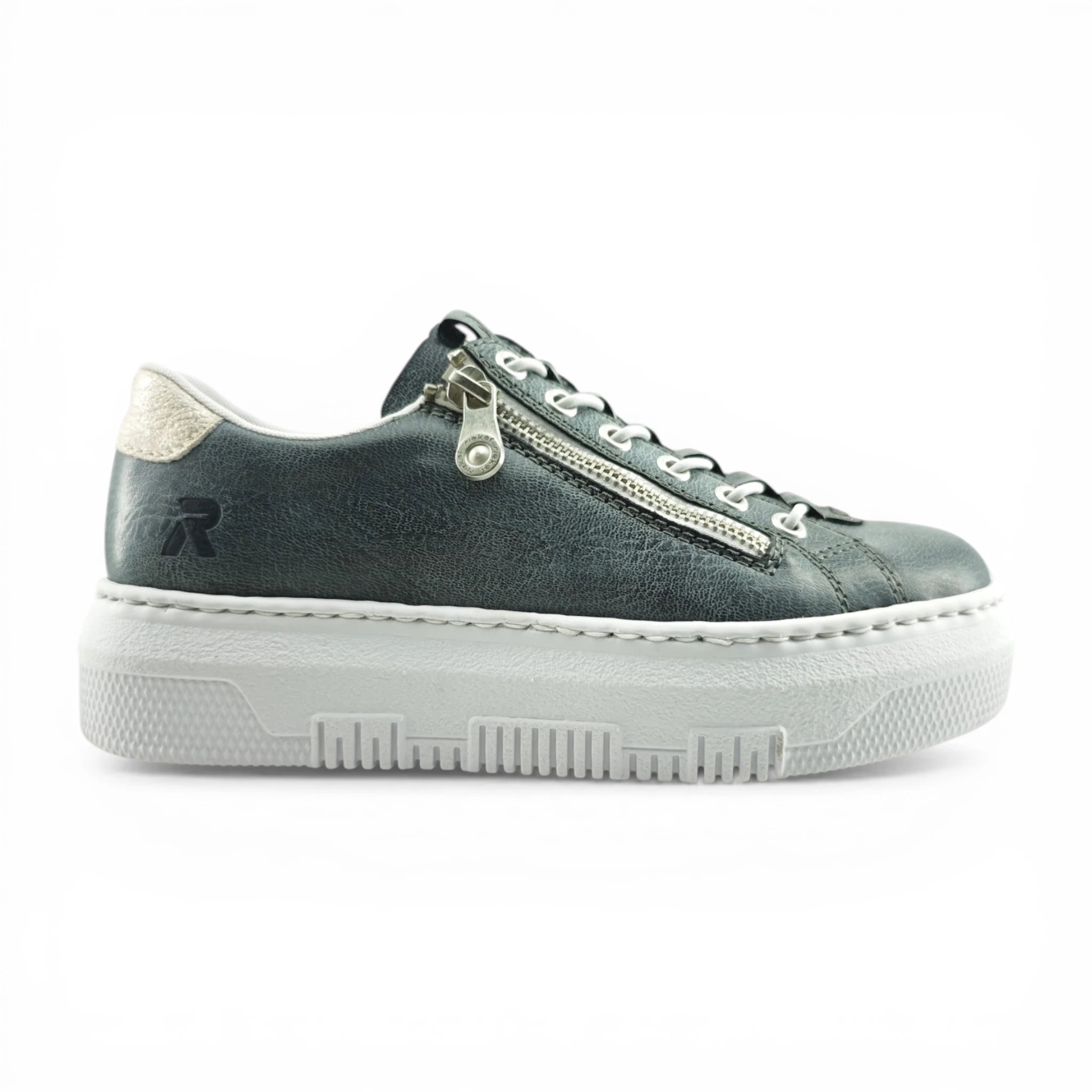 Pripremite se za spontane avanture sa udobnim patikama Rieker 1953 na laganom đonu i sa praktičnim zatvaranjem