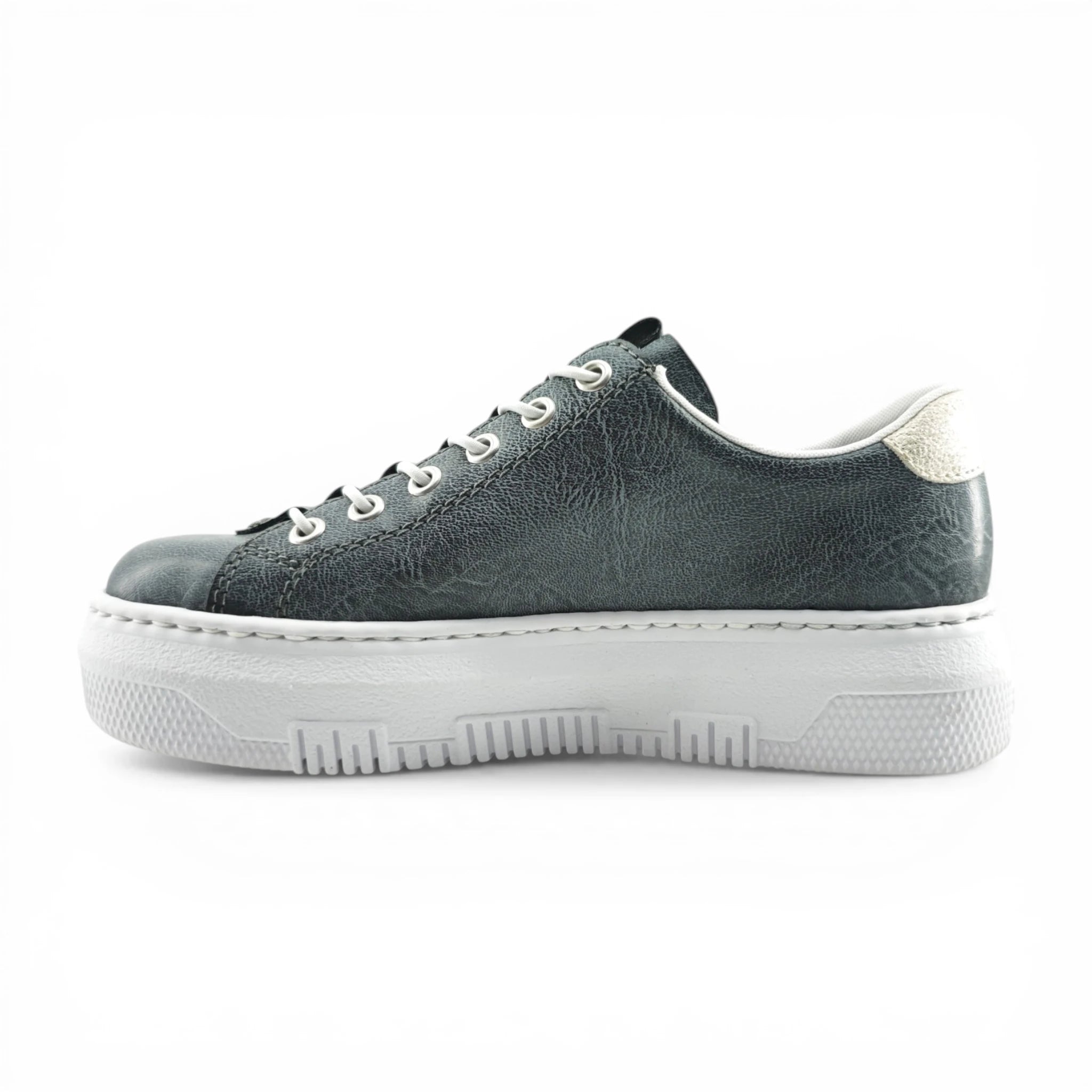 Pripremite se za spontane avanture sa udobnim patikama Rieker 1953 na laganom đonu i sa praktičnim zatvaranjem