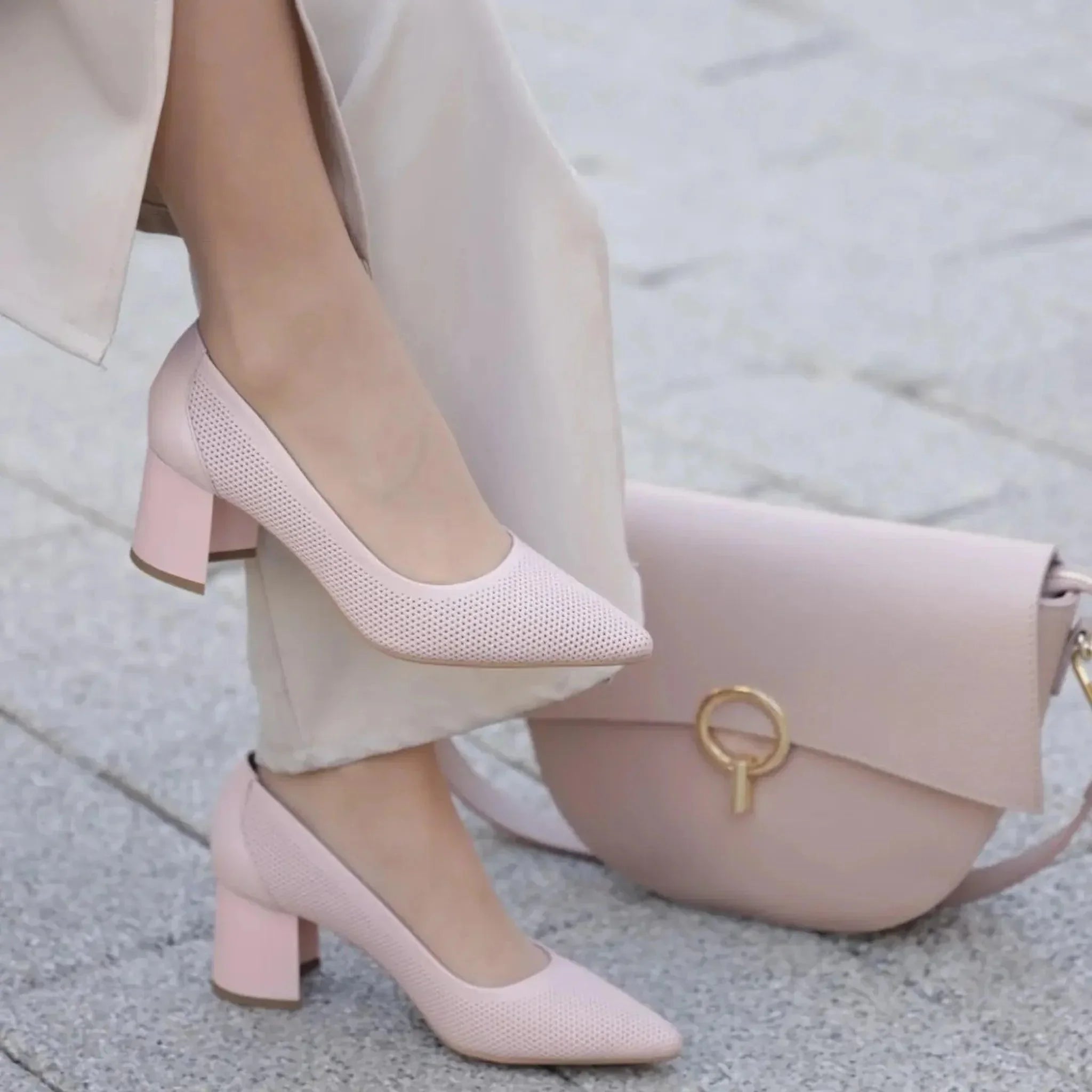 She Vinni 304 maglovito roze instagram
