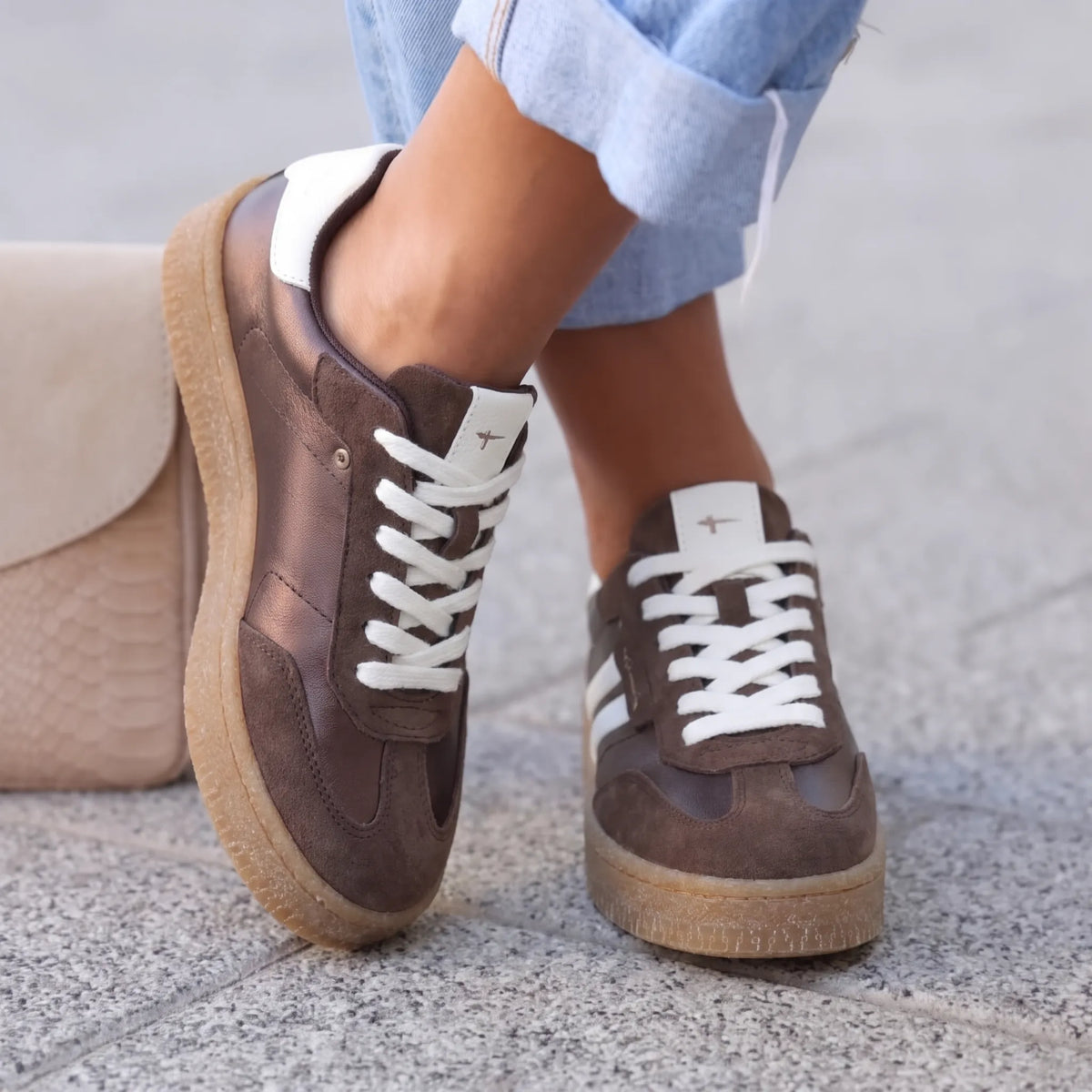 Tamaris 23723 braon on foot 01