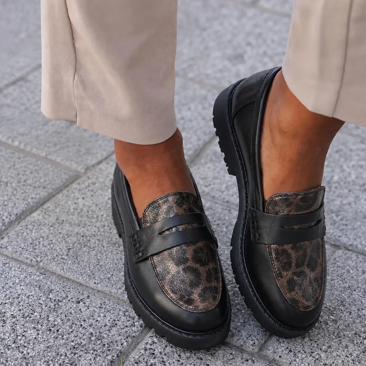 Tamaris 24312 crna on foot #Boja_crna