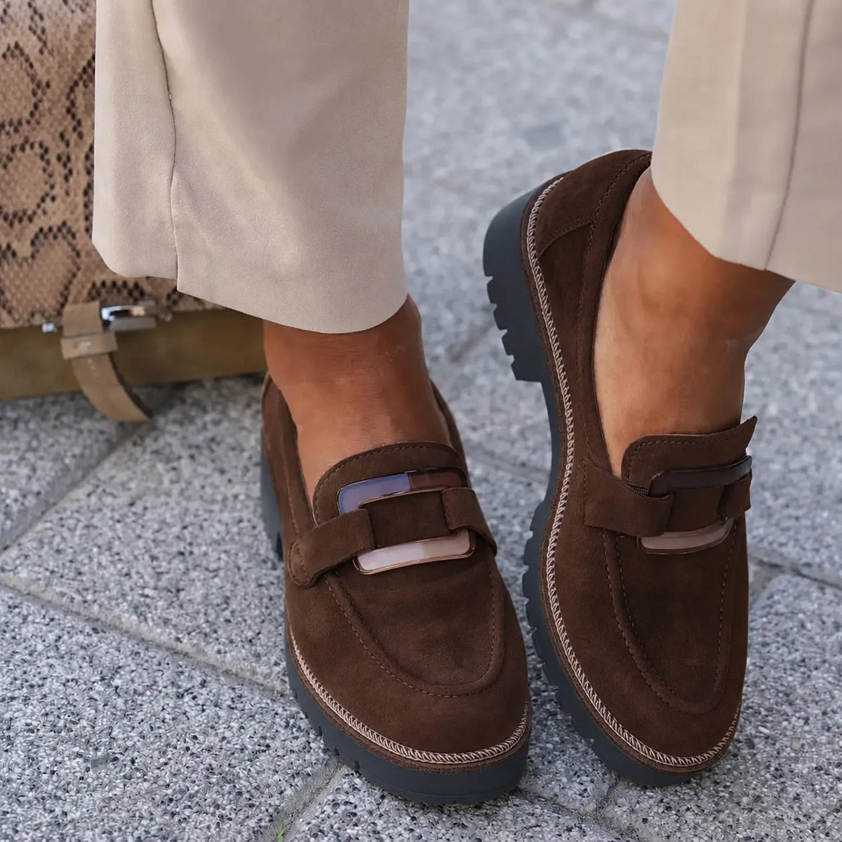 Tamaris 24722 braon on foot