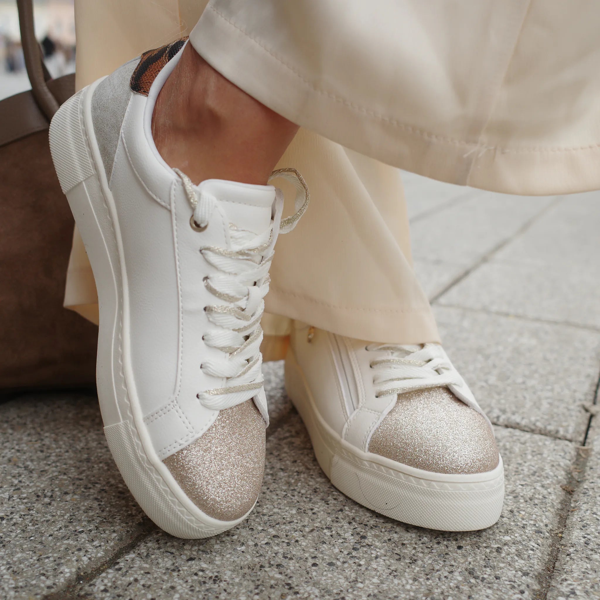 Tamaris plitke ravne modne patike na šnjiranje 23313