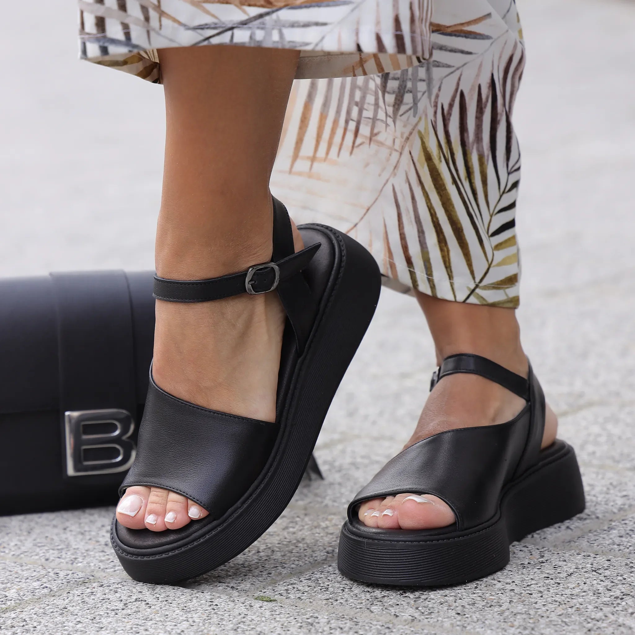 Una sportske sandale na punu petu sa remenom za gležanj 701174 - Obuća Monah