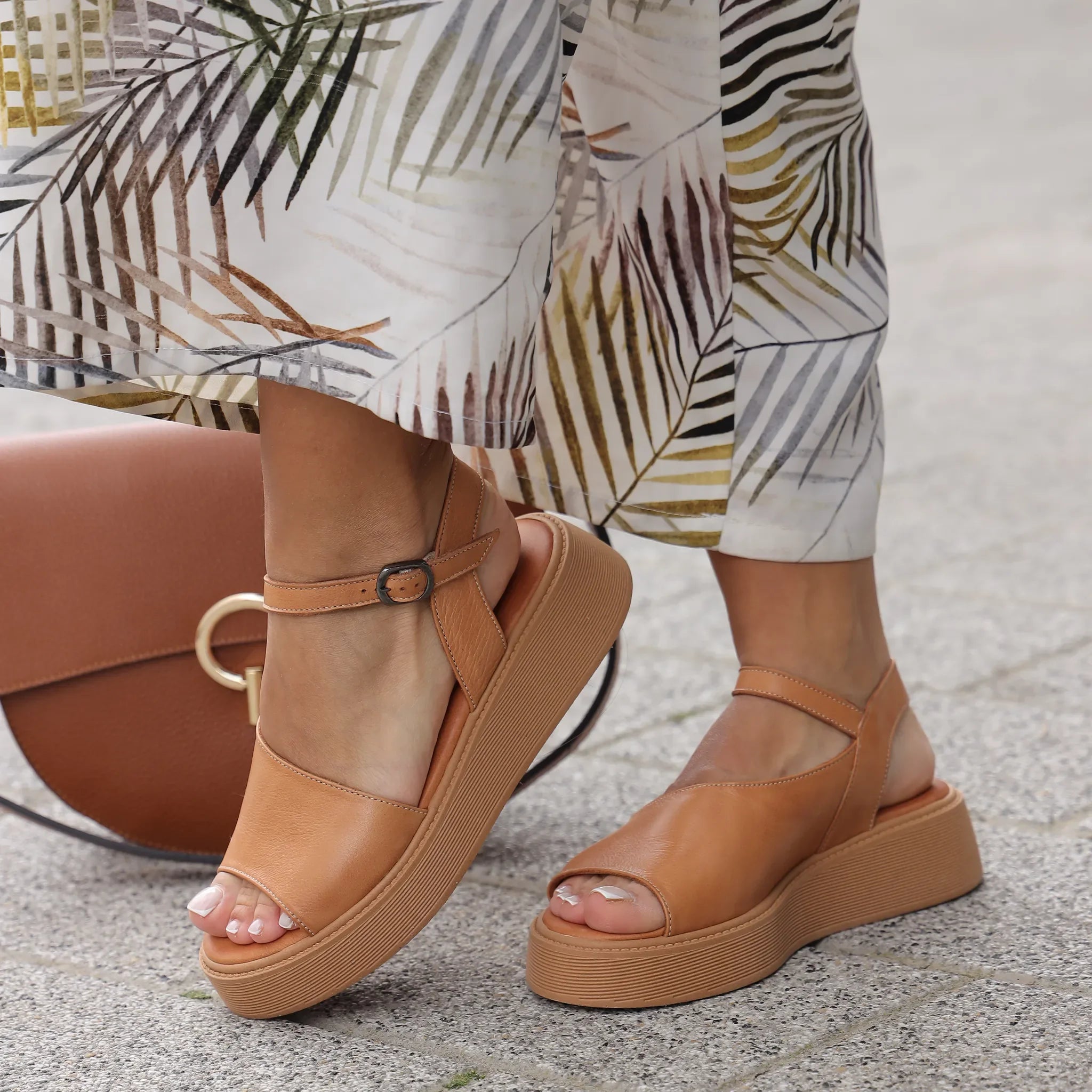 Una sportske sandale na punu petu sa remenom za gležanj 701174 - Obuća Monah