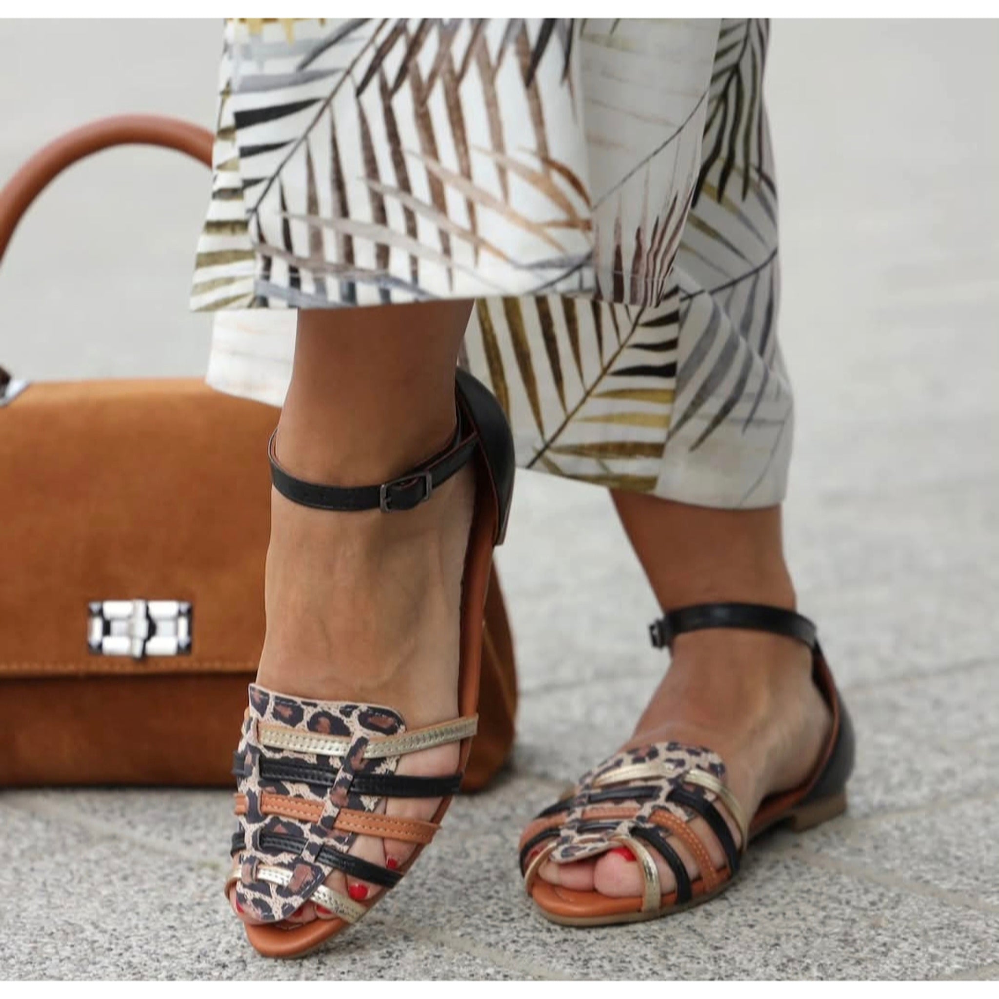Ballerins 240277 crna on foot