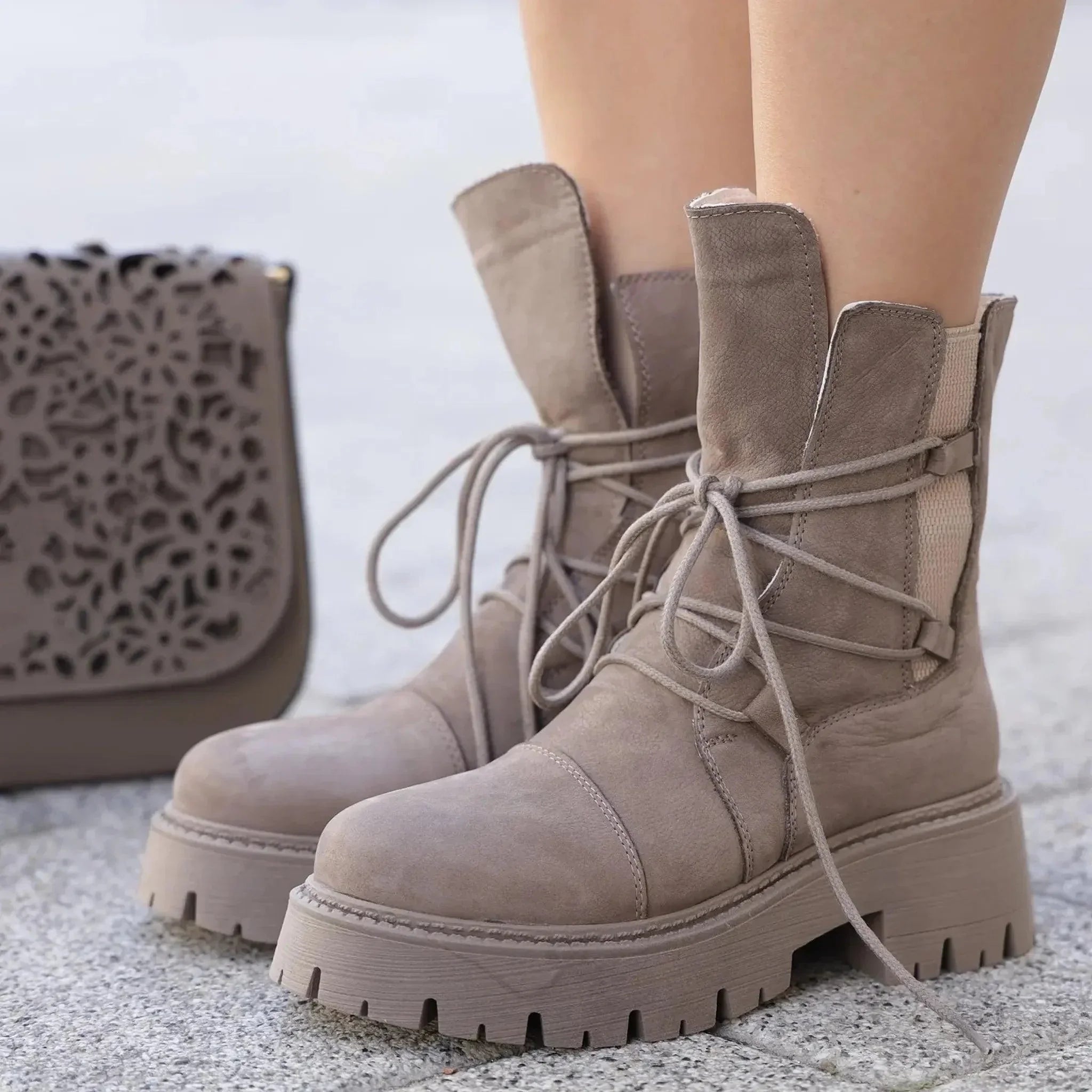 Bueno 2902 taupe on foot