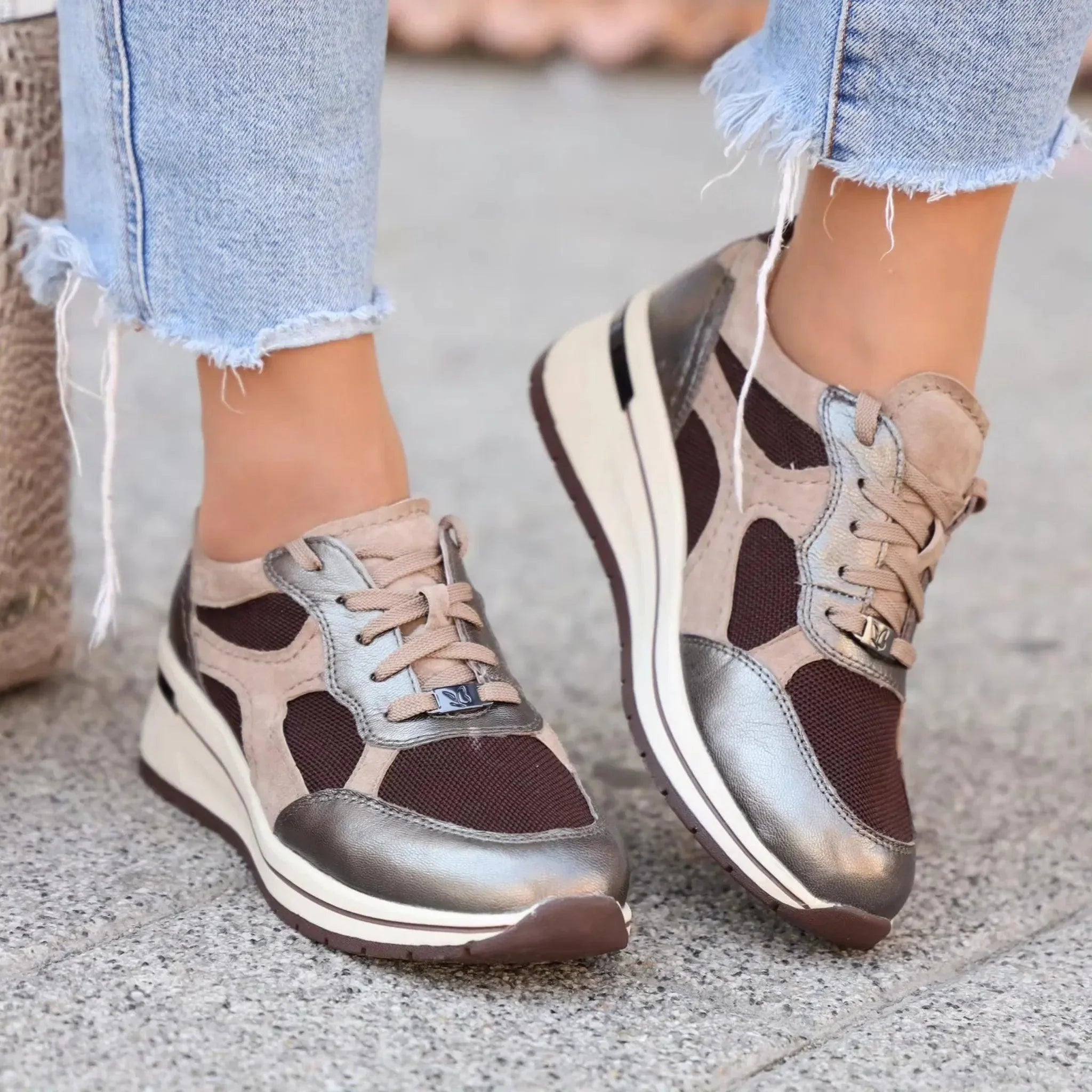 Caprice 23305 taupe on foot