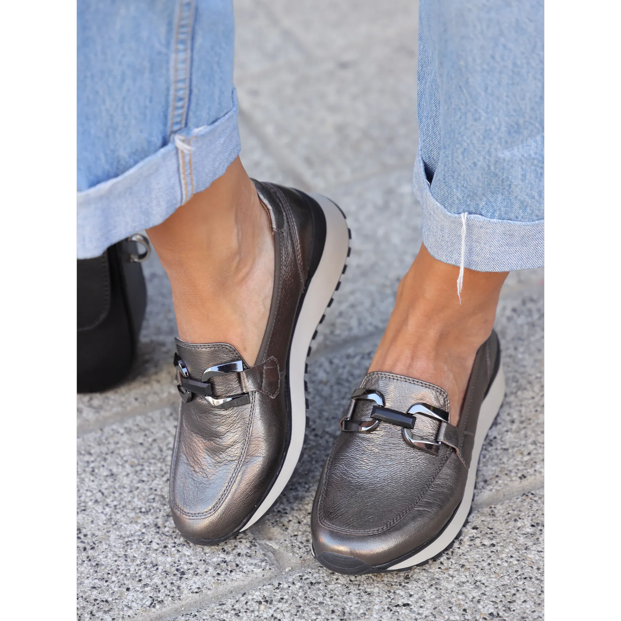 Caprice 24700 bronza on foot