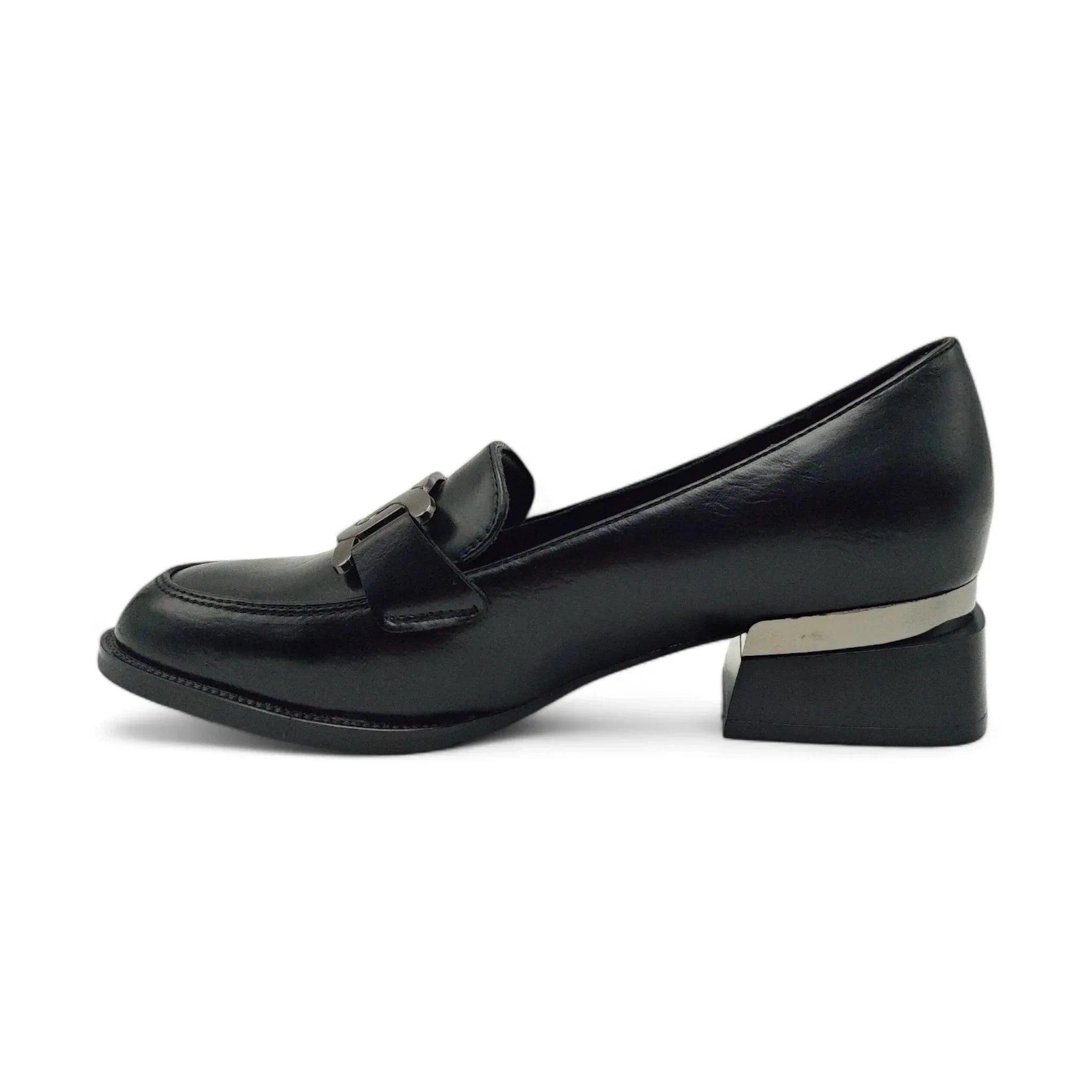 Emelie Strandberg 2407 crna pogled levo