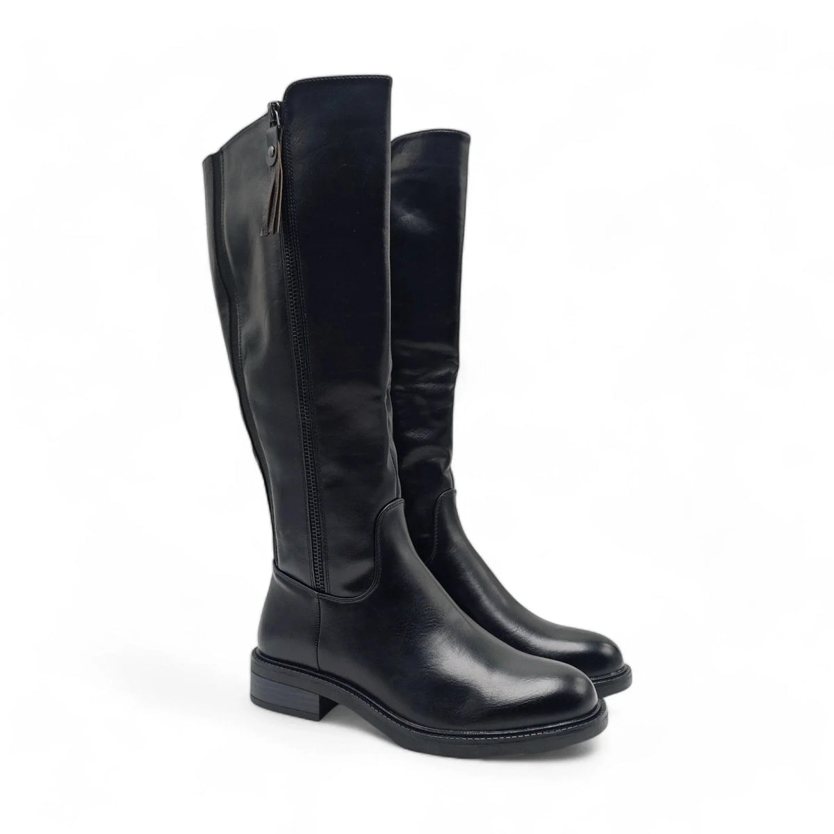 Emelie Strandberg 2450 crna pogled spreda