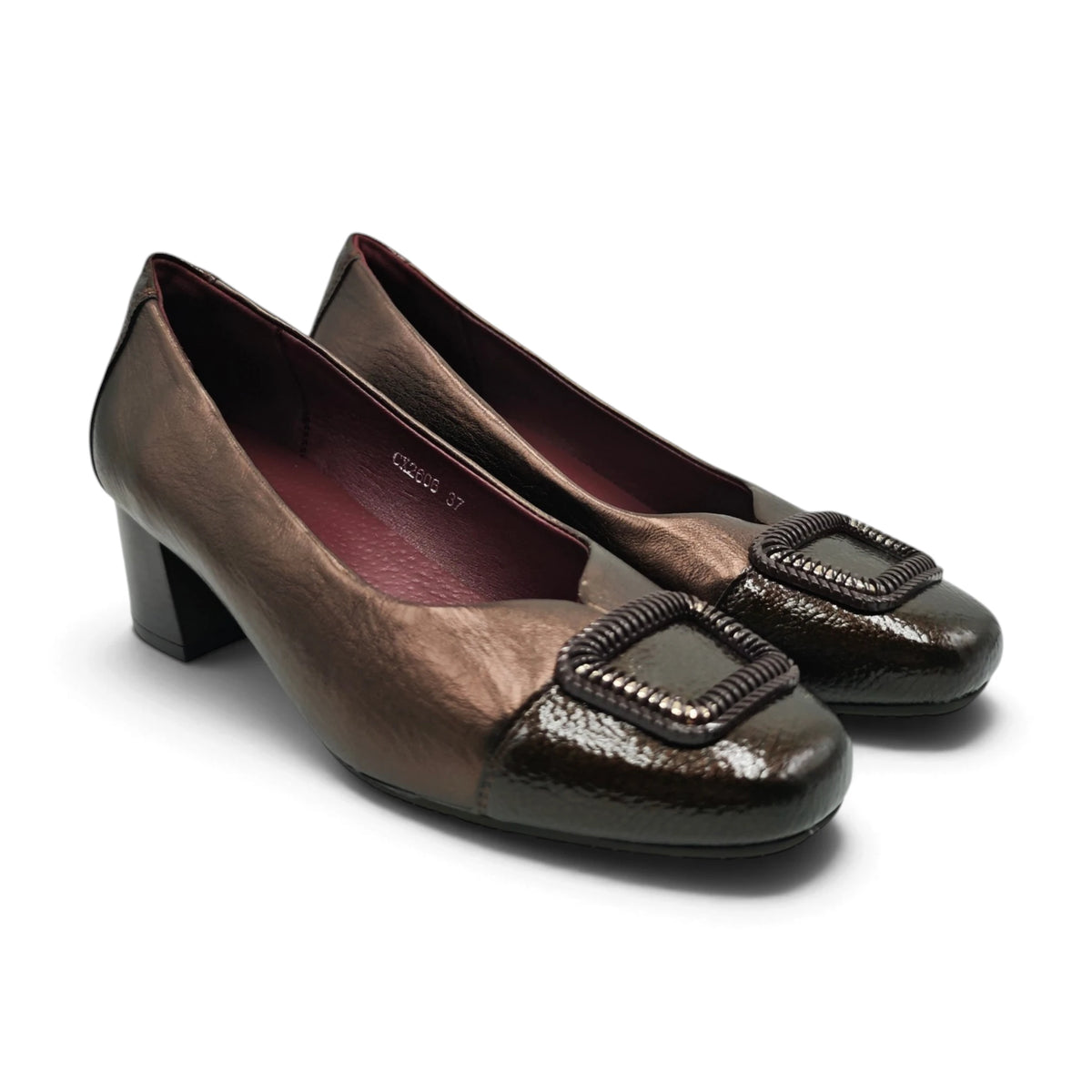 Emelie Strandberg 2606 braon pogled spreda