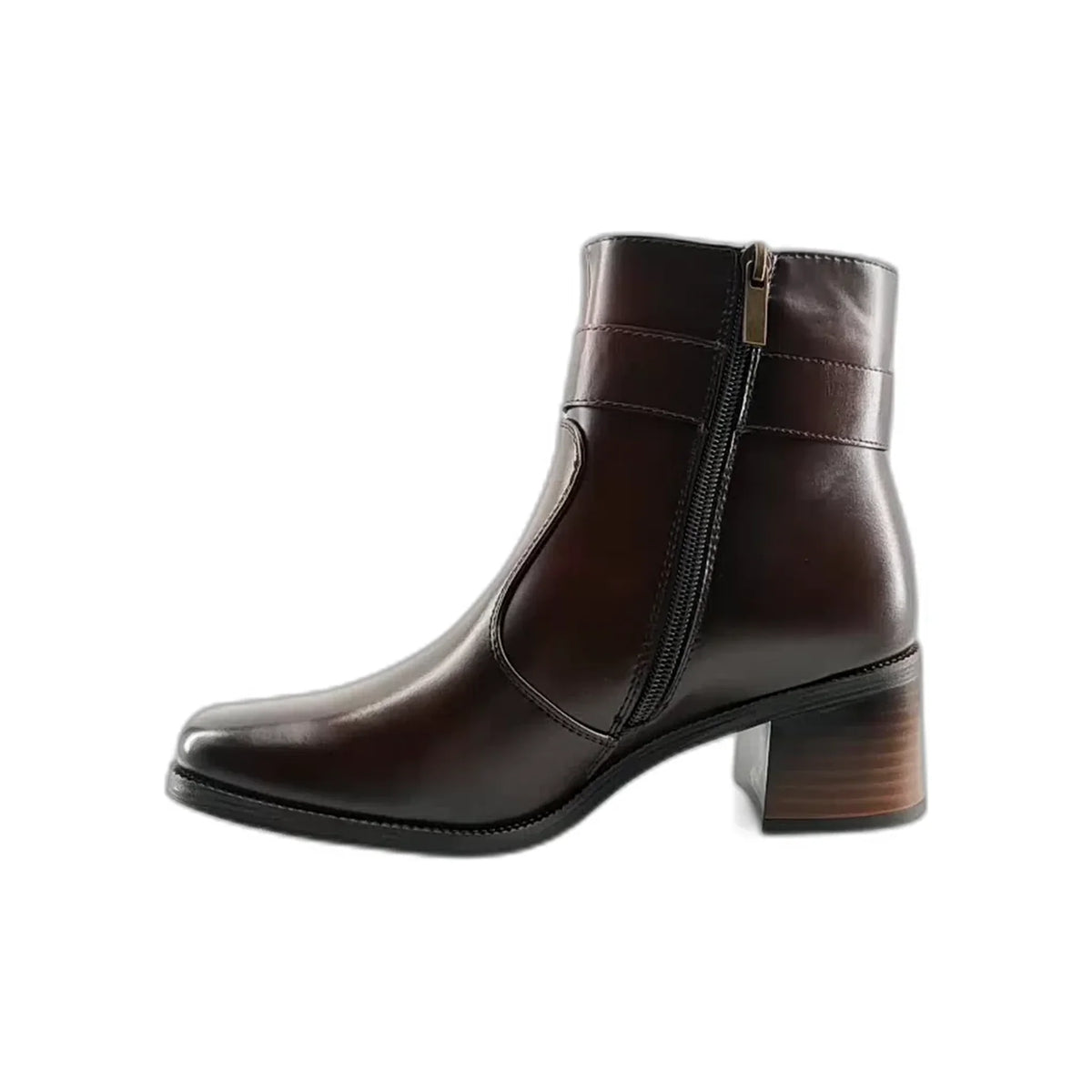 Emelie Strandberg 3003 braon pogled levo