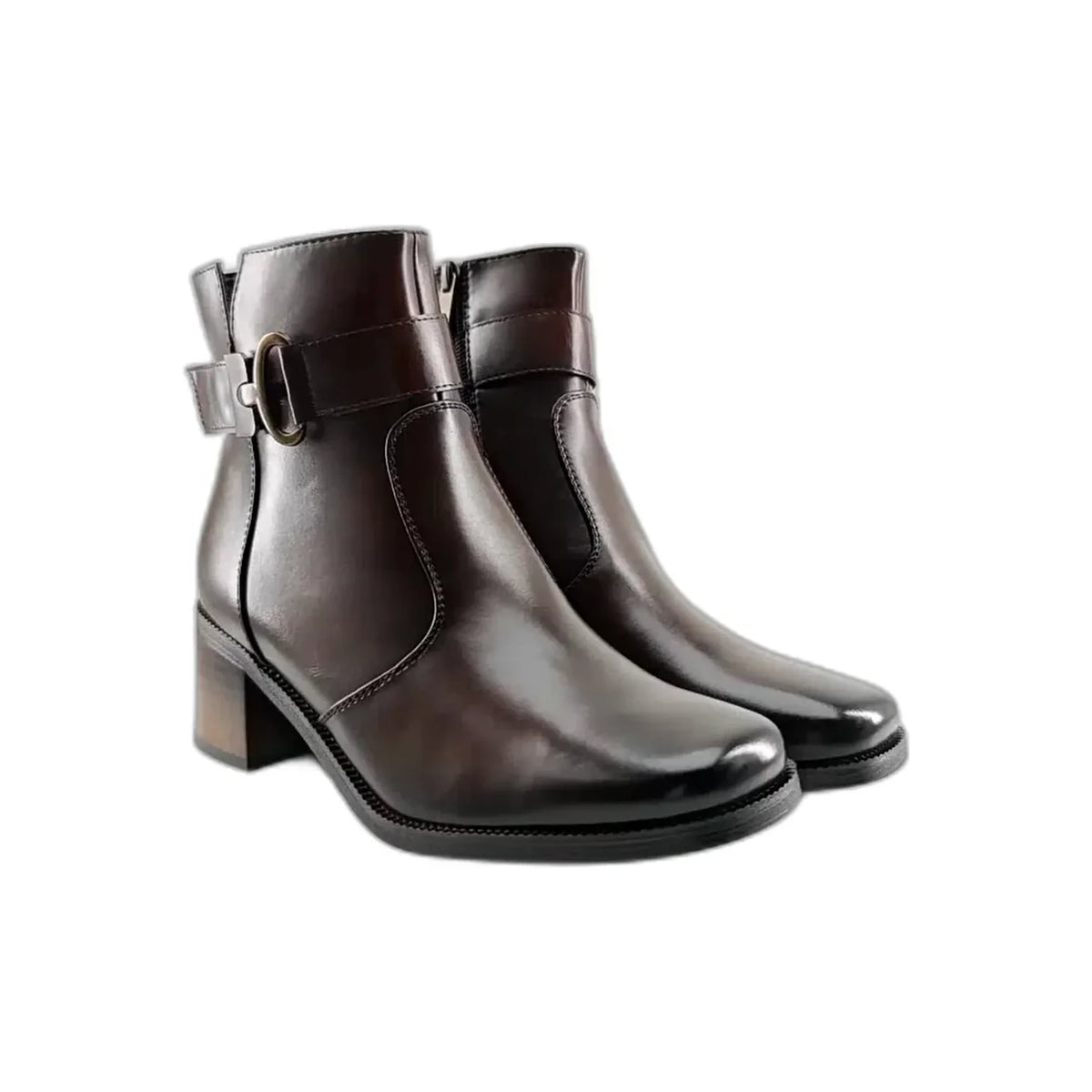 Emelie Strandberg 3003 braon pogled spreda
