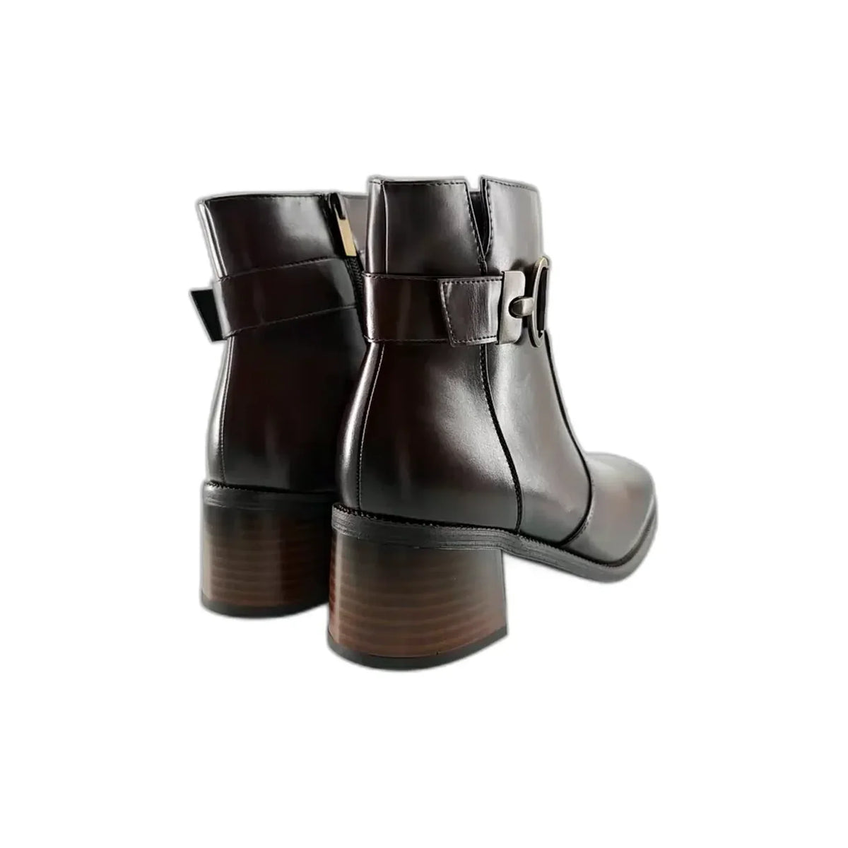 Emelie Strandberg 3003 braon pogled straga