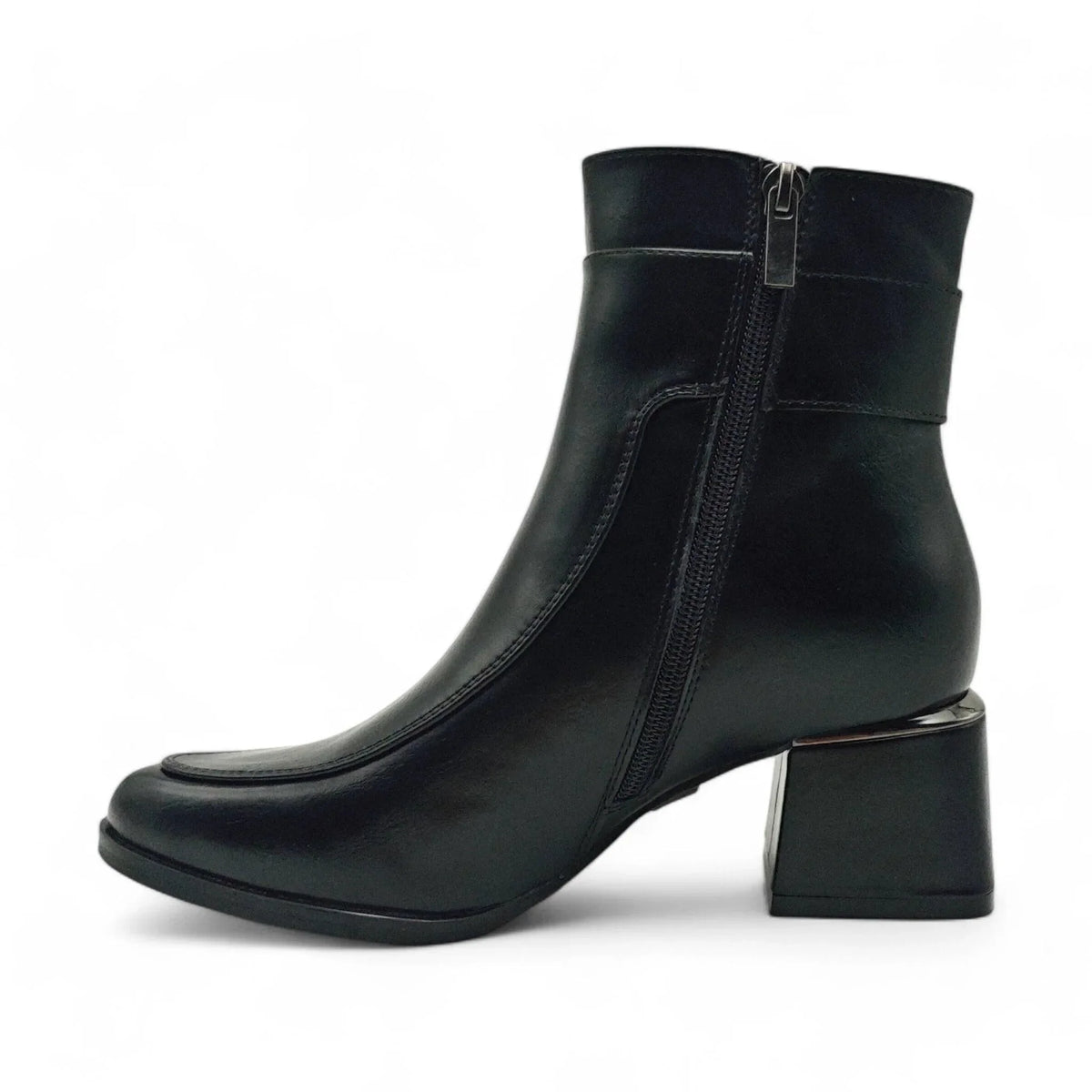 Emelie Strandberg 3709 crna pogled levo