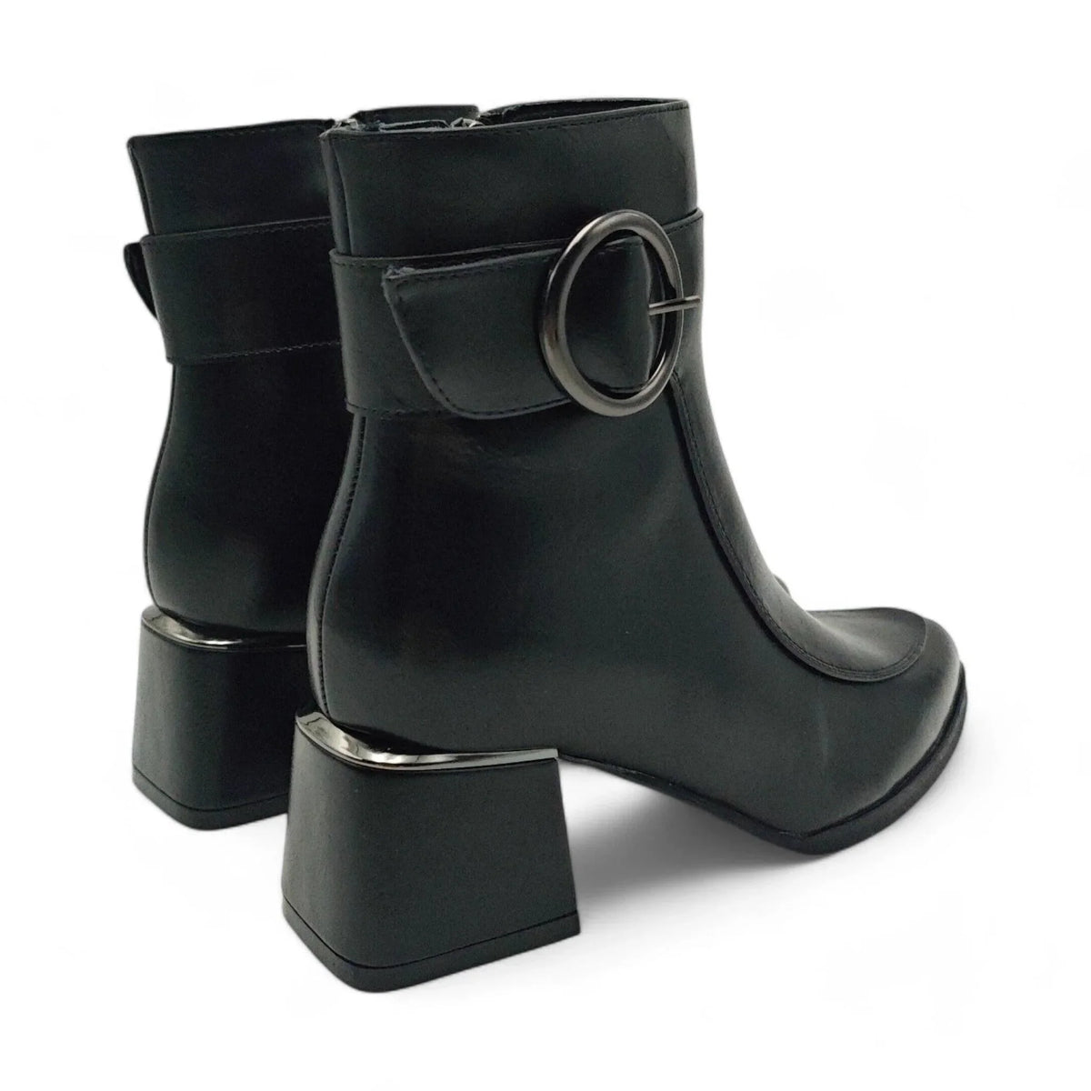 Emelie Strandberg 3709 crna pogled straga