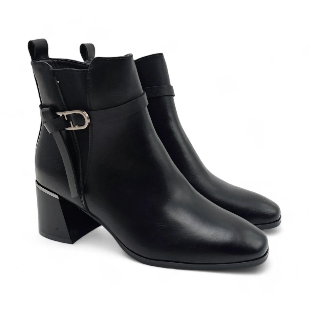 Emelie Strandberg 3715 crna pogled spreda
