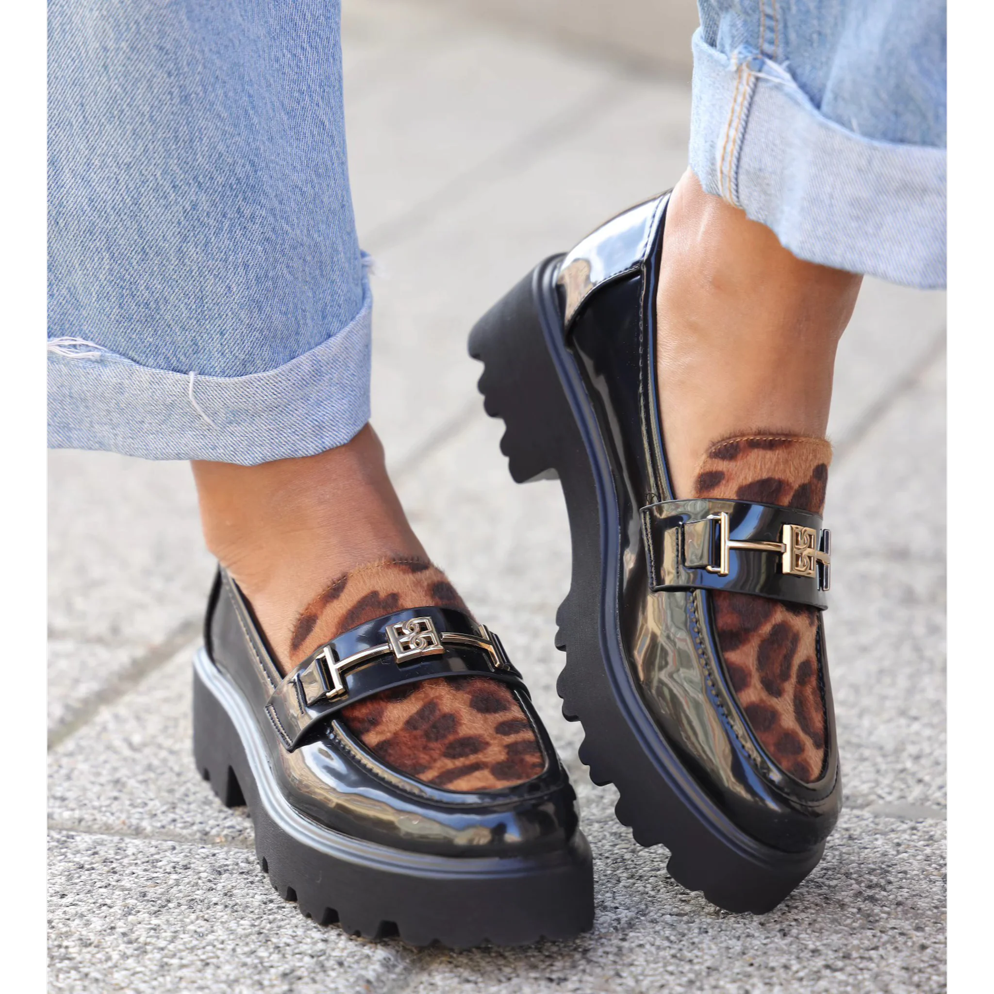 Emelie Strandberg 482 crni leopard on foot