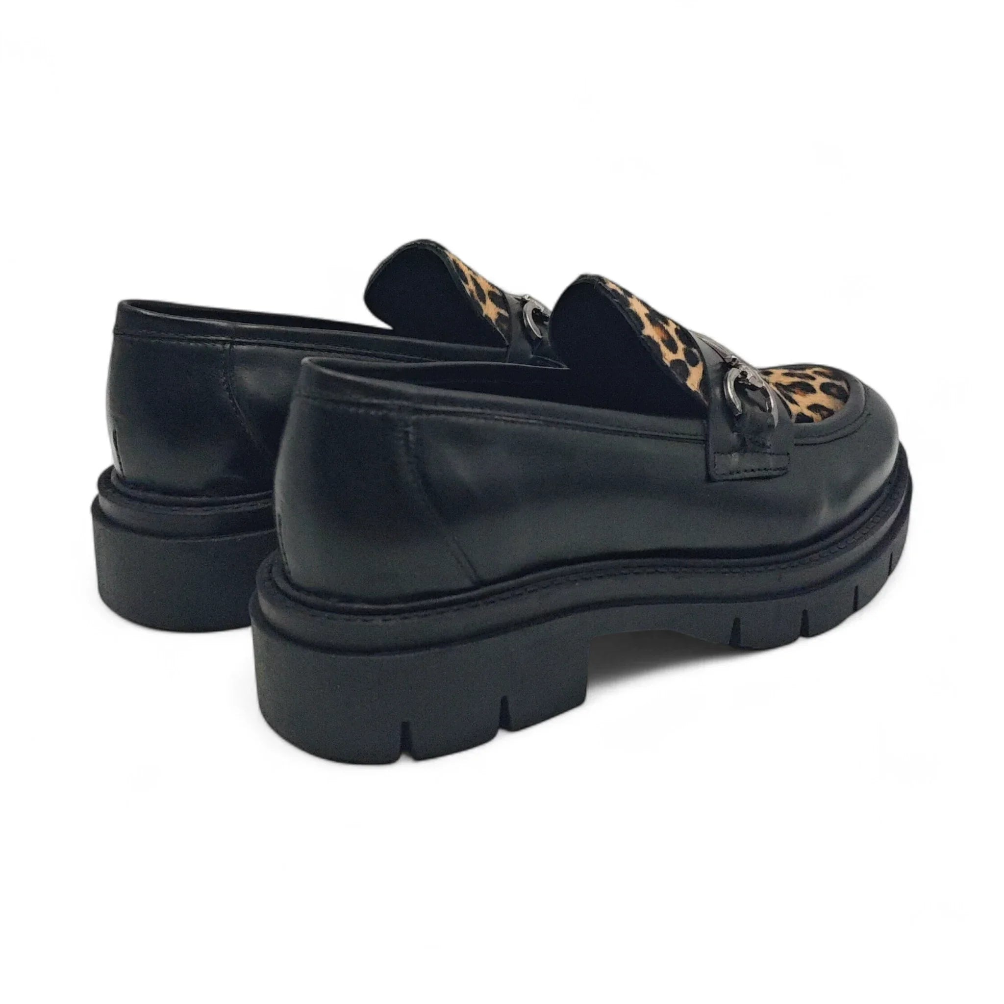 Florida 5902 crni leopard pogled straga