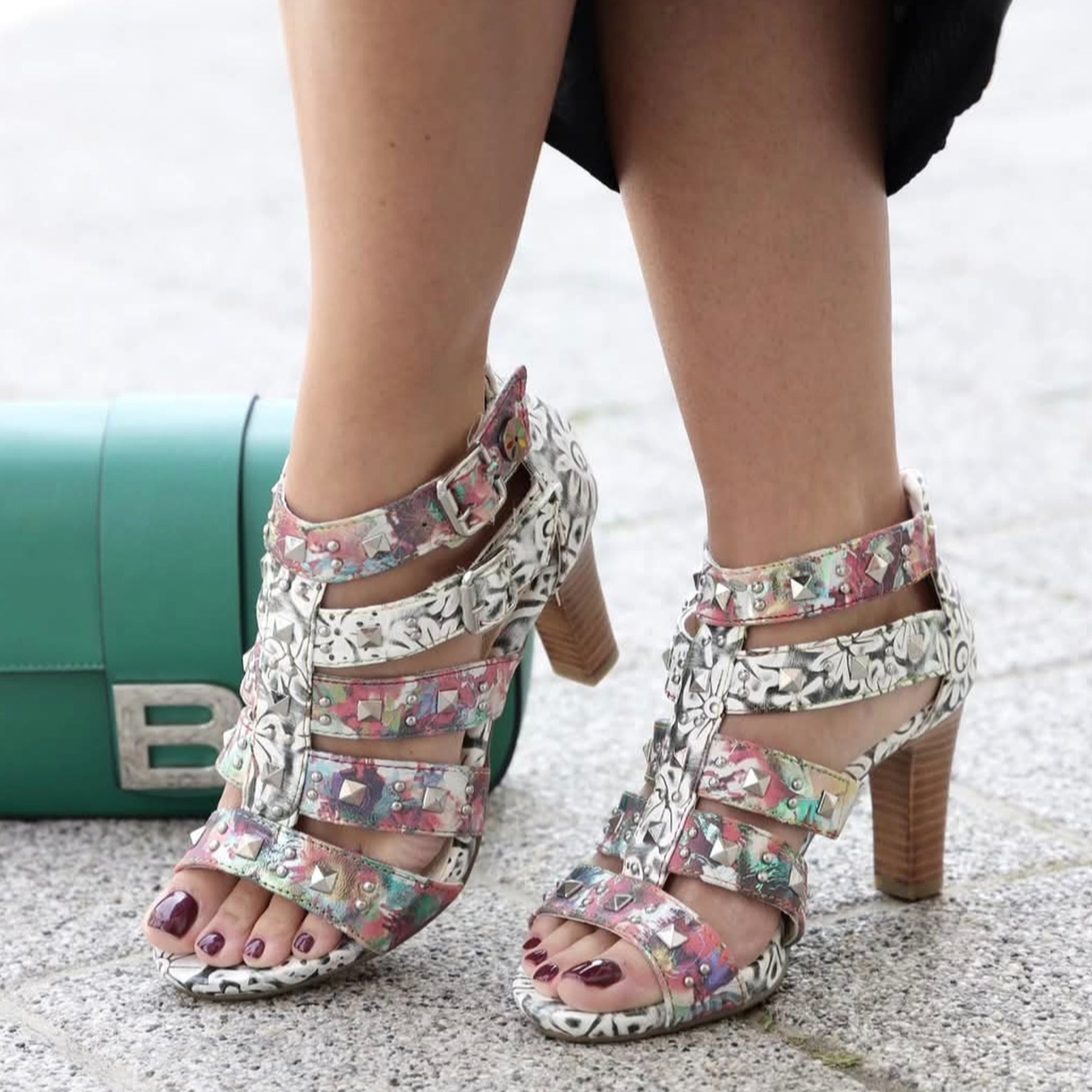 Laura Vita 60010 bela on foot