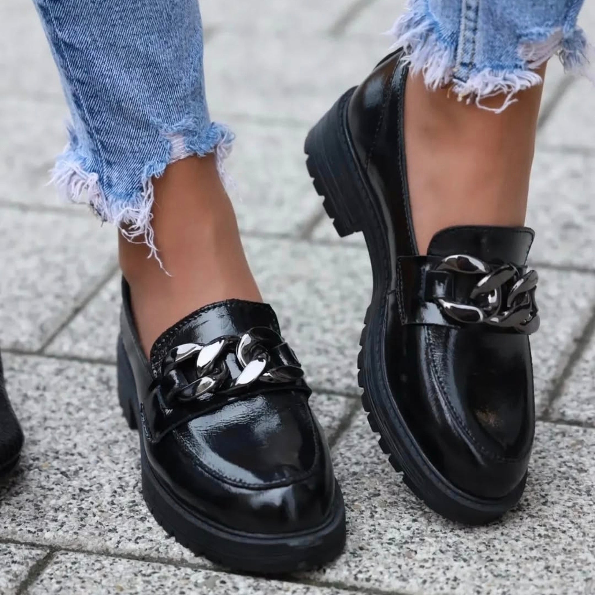 Matiz 2344 crna on foot