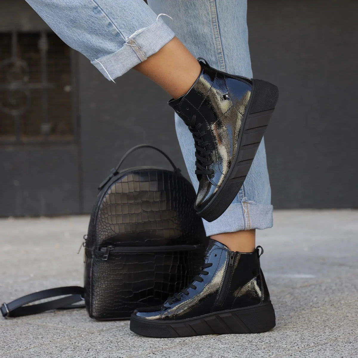 Rieker 0561 crni lak on foot